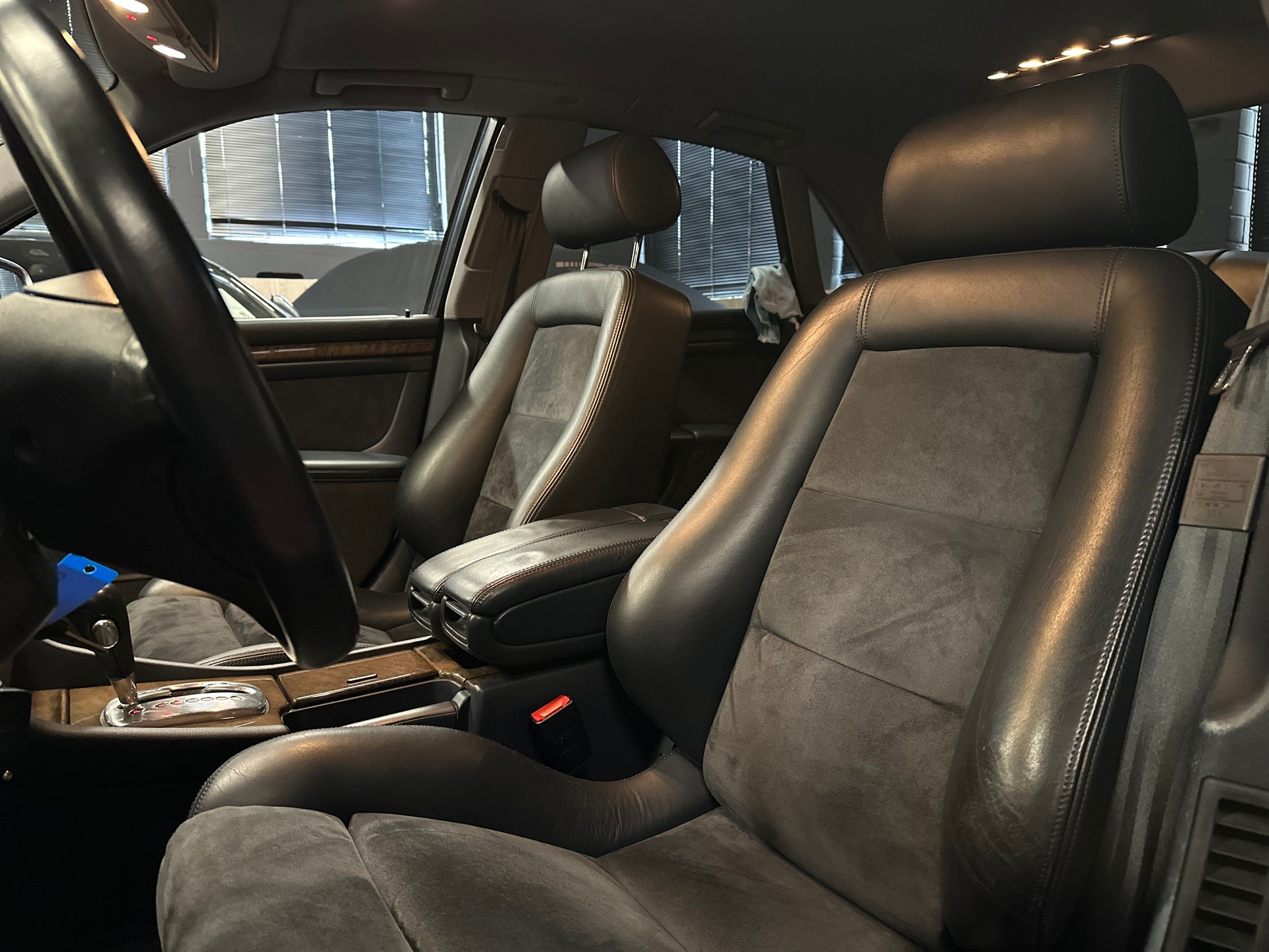 AUDI S8 D2 4.2 V8 Quattro ** Garantierte KM ** Neuwertiger-Zustand ** Lückenlose Boardunterlagen **-image-18
