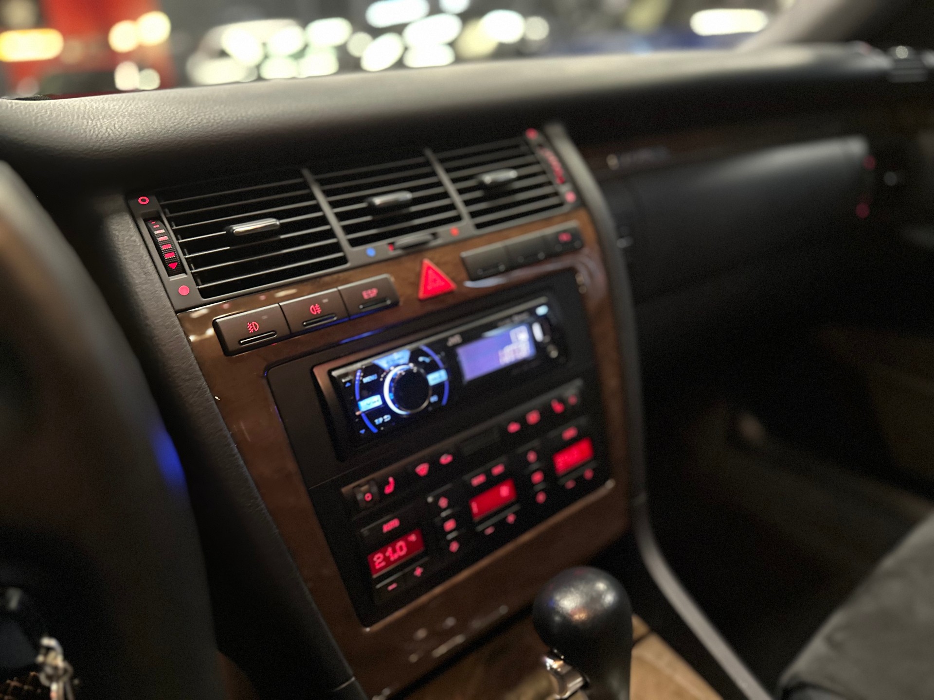 AUDI S8 D2 4.2 V8 Quattro ** Garantierte KM ** Neuwertiger-Zustand ** Lückenlose Boardunterlagen **-image-17