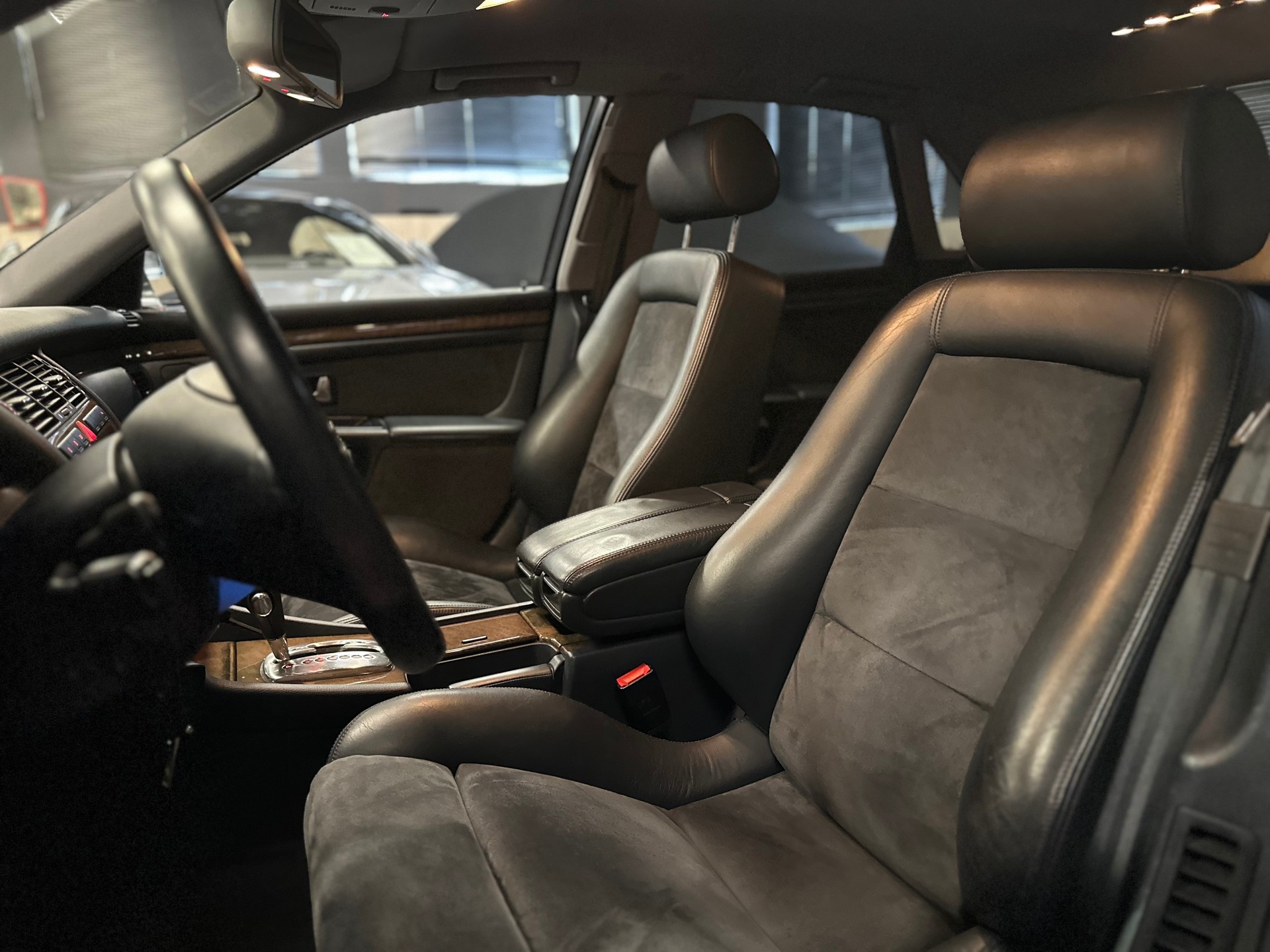 AUDI S8 D2 4.2 V8 Quattro ** Garantierte KM ** Neuwertiger-Zustand ** Lückenlose Boardunterlagen **-image-19
