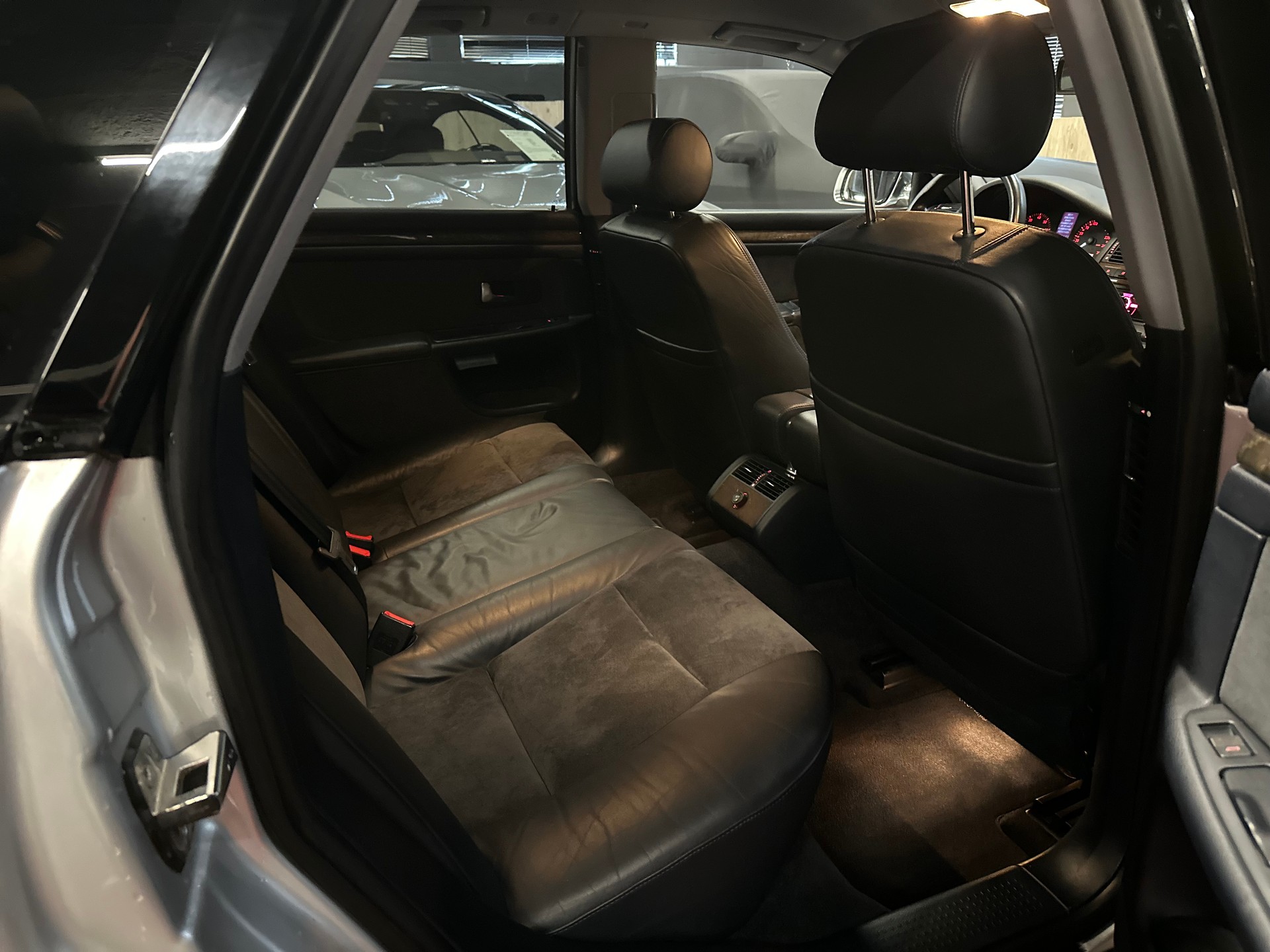 AUDI S8 D2 4.2 V8 Quattro ** Garantierte KM ** Neuwertiger-Zustand ** Lückenlose Boardunterlagen **-image-22