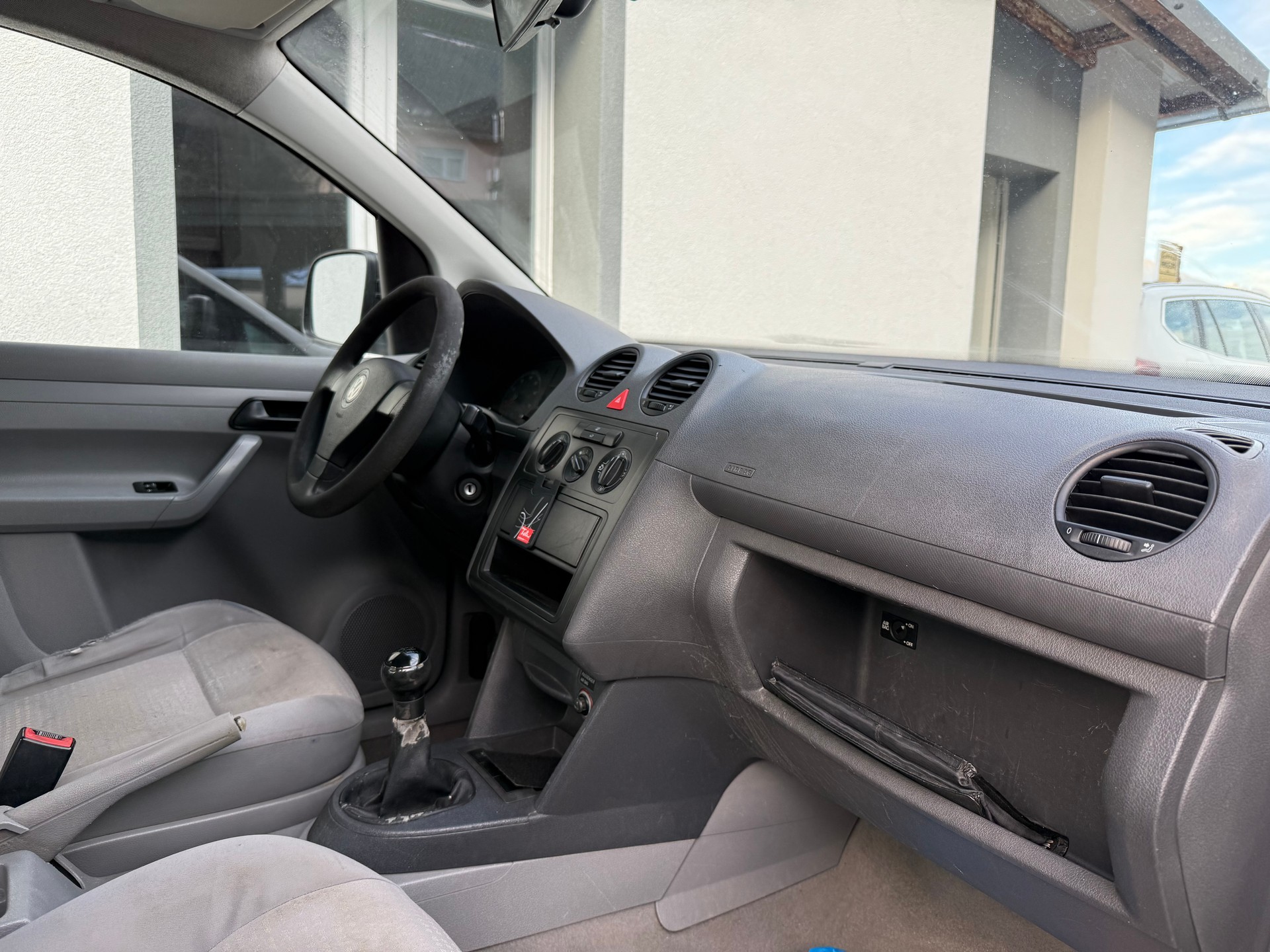 VW Caddy 1.4-image-9
