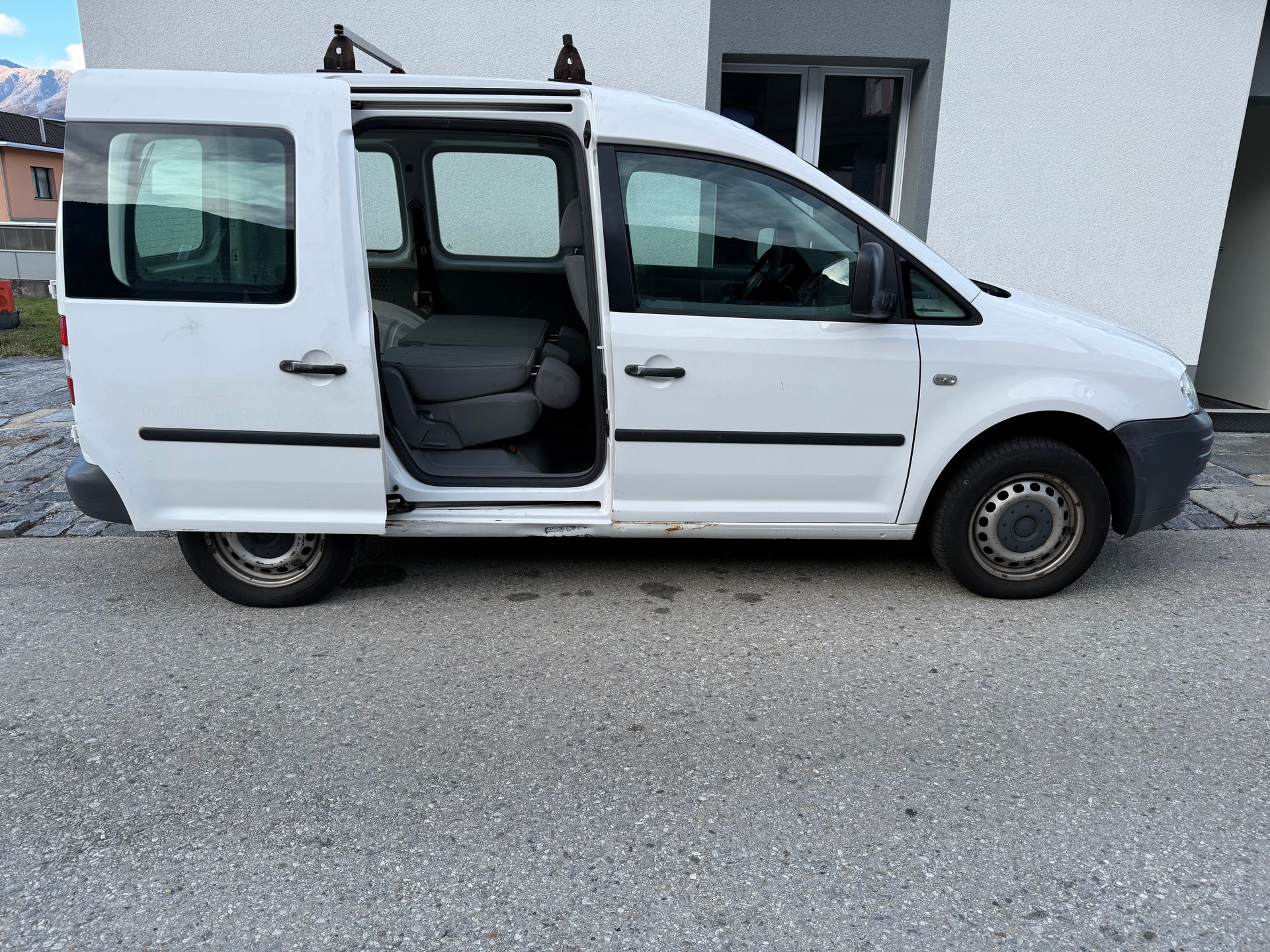 VW Caddy 1.4-image-6