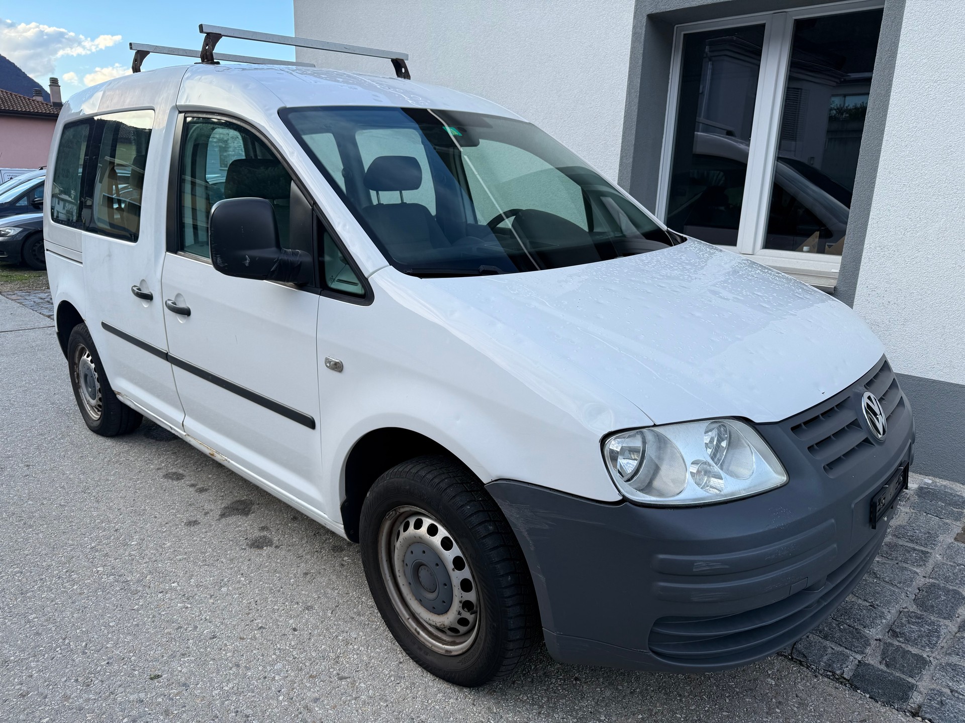 VW Caddy 1.4-image-1
