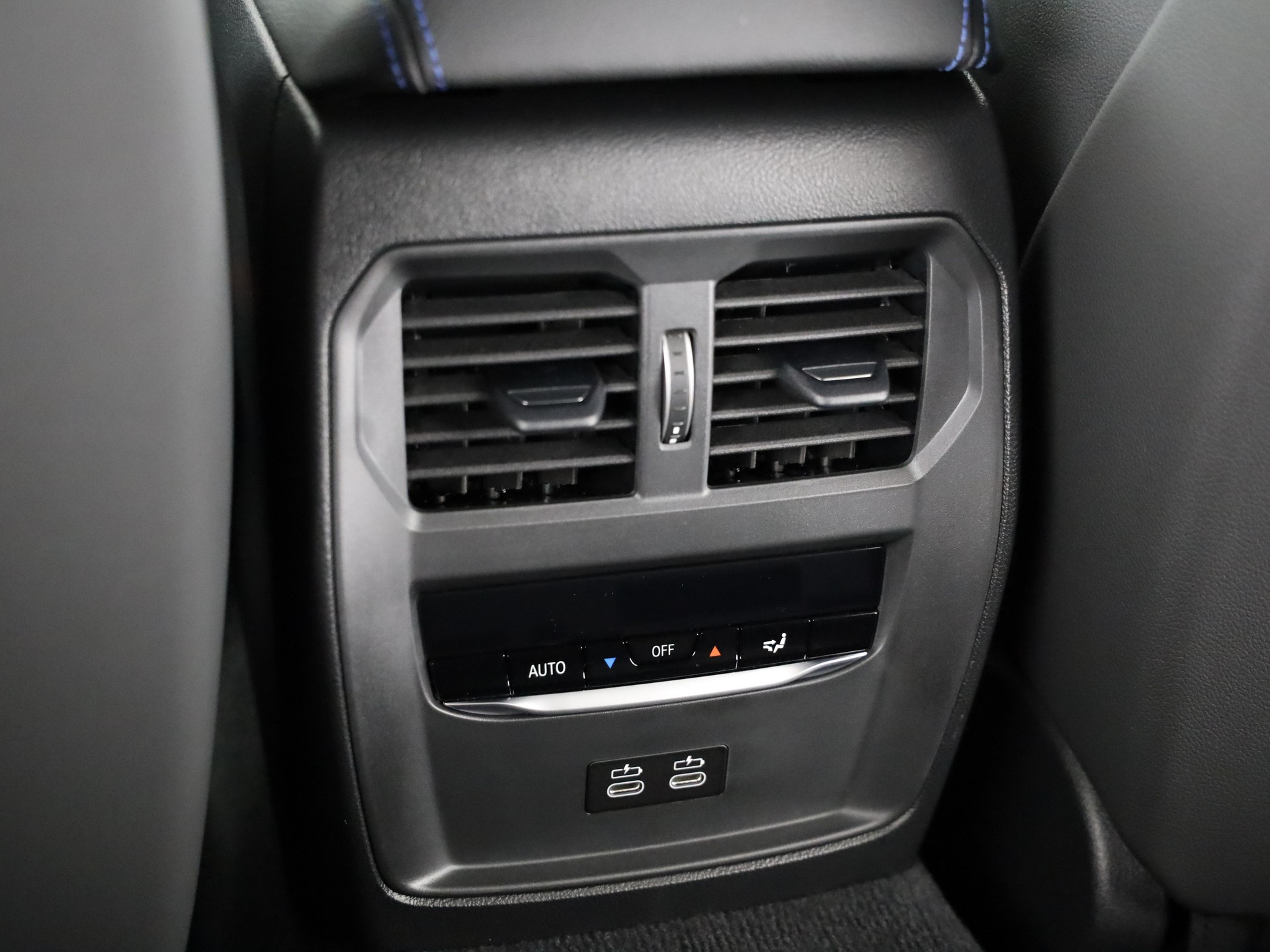 BMW 320d xDrive SAG Touring-image-15
