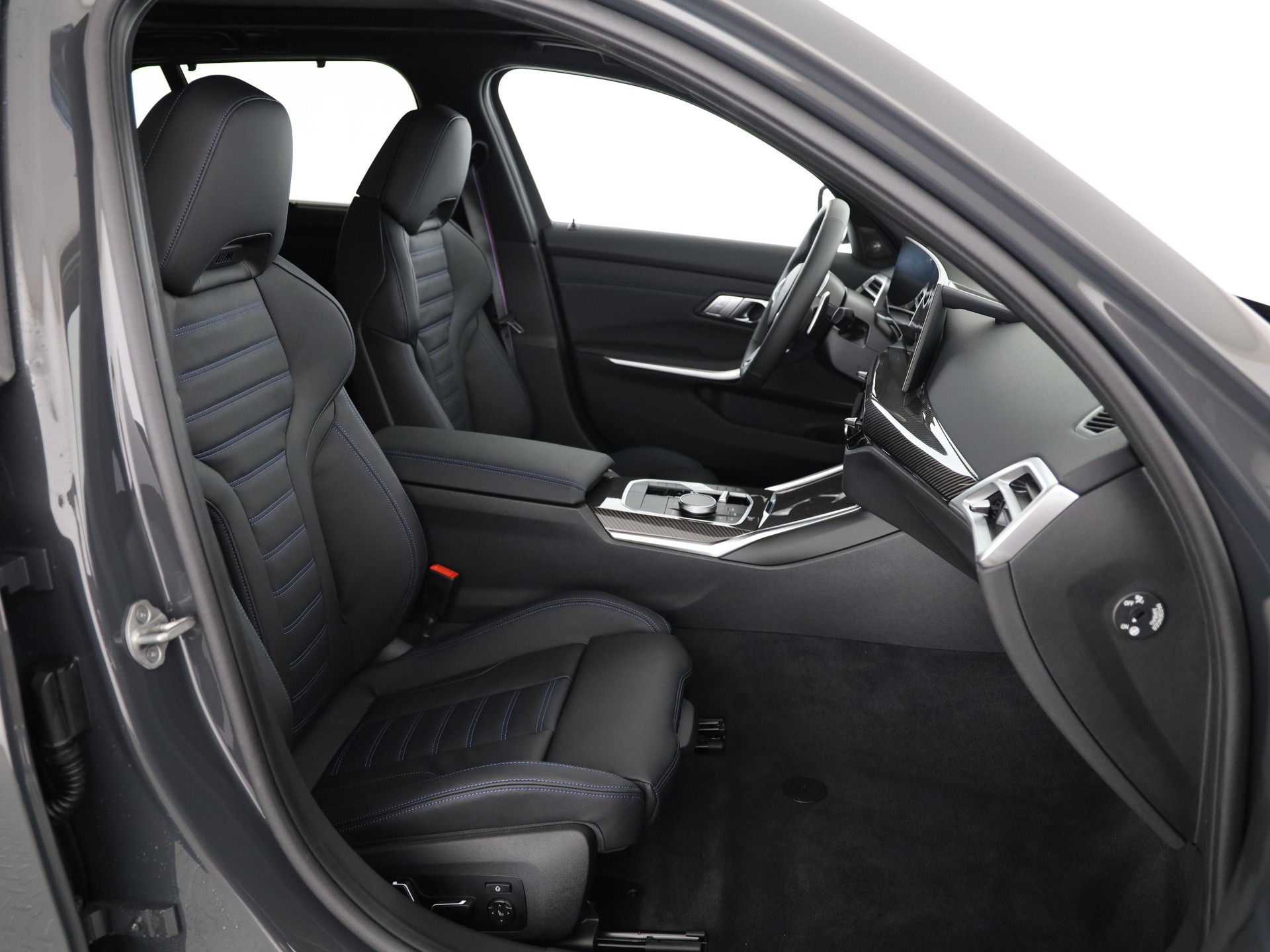 BMW 320d xDrive SAG Touring-image-13