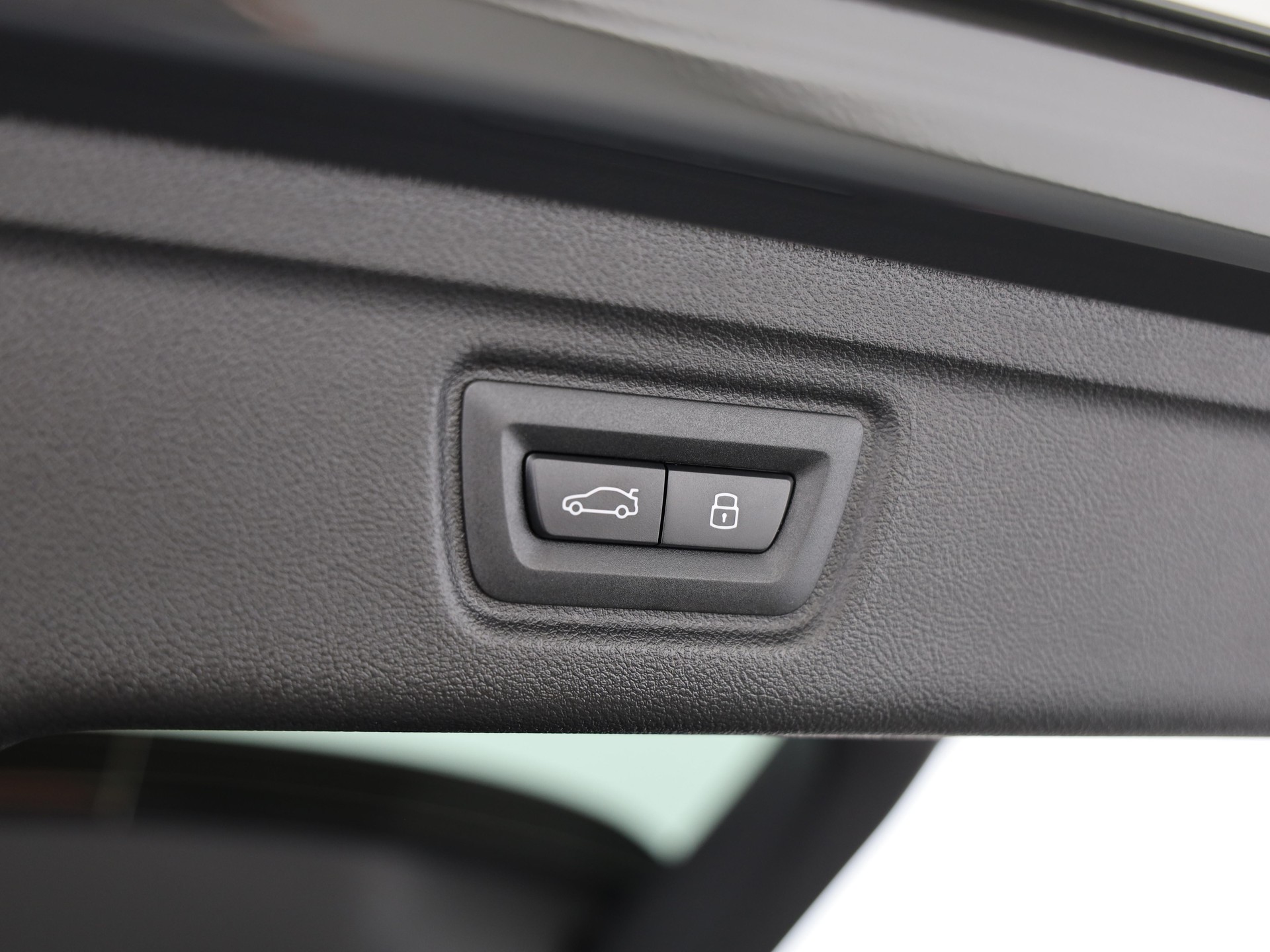 BMW 320d xDrive SAG Touring-image-8
