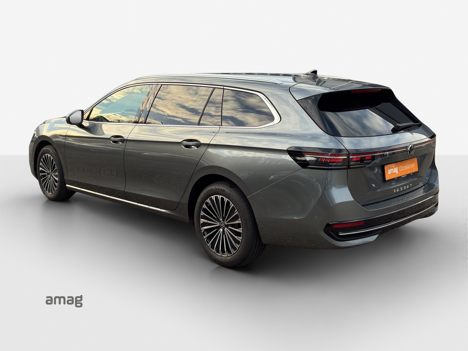 VW Passat Variant 2.0 TDI evo Elegance 4 Motion DSG-image-2