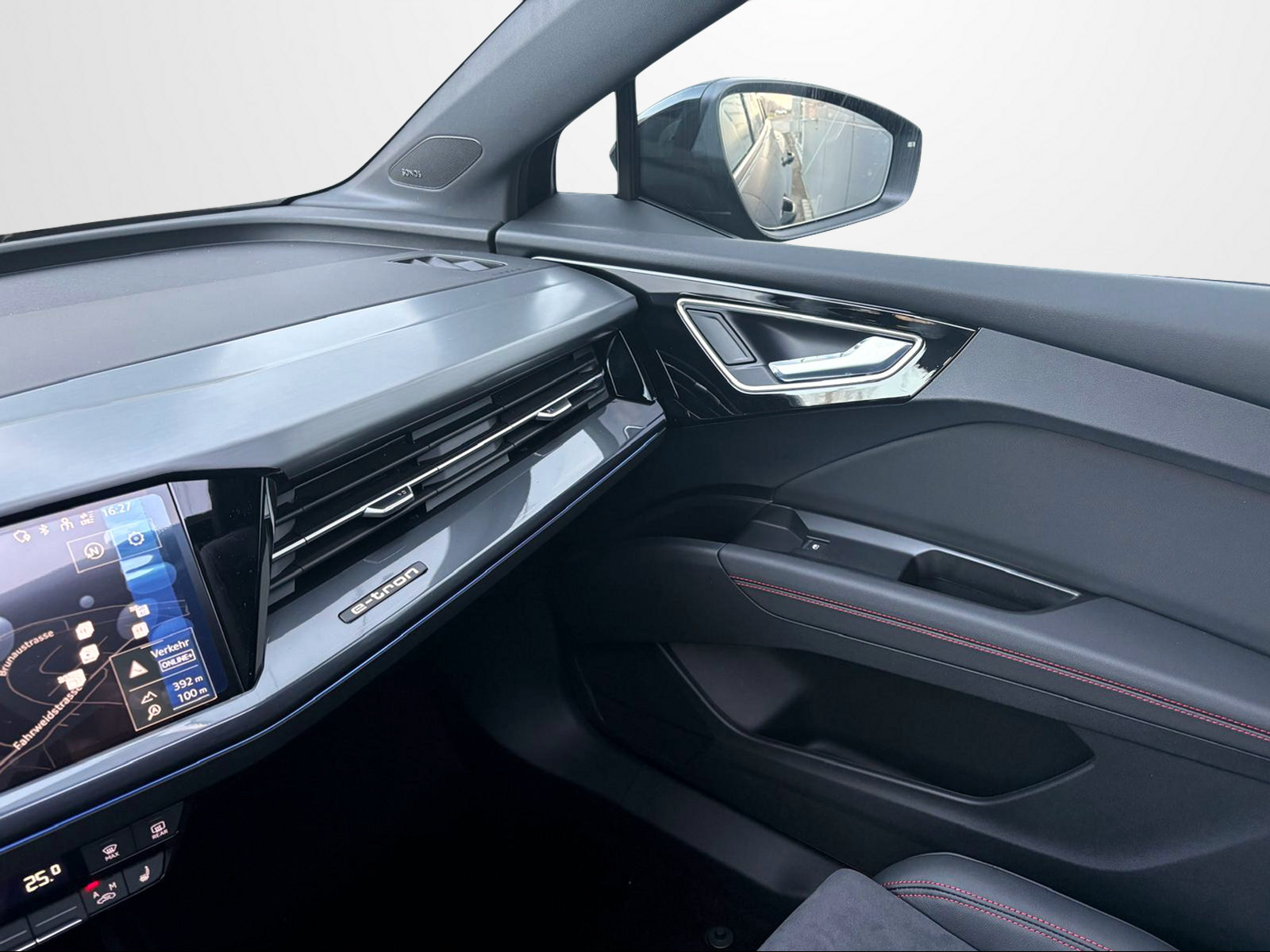 AUDI Q4 e-tron 45 Edition Swiss Ski quattro-image-9
