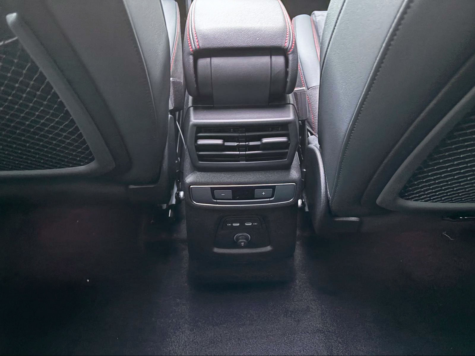 AUDI Q4 e-tron 45 Edition Swiss Ski quattro-image-12