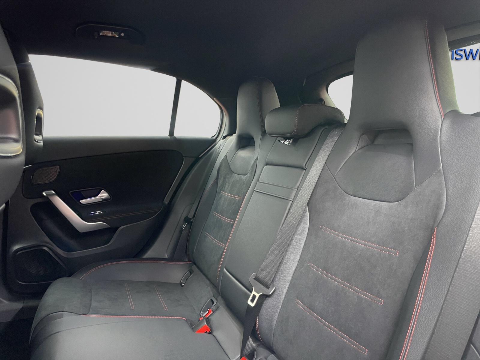 MERCEDES-BENZ A 180 Night Star AMG Line-image-7