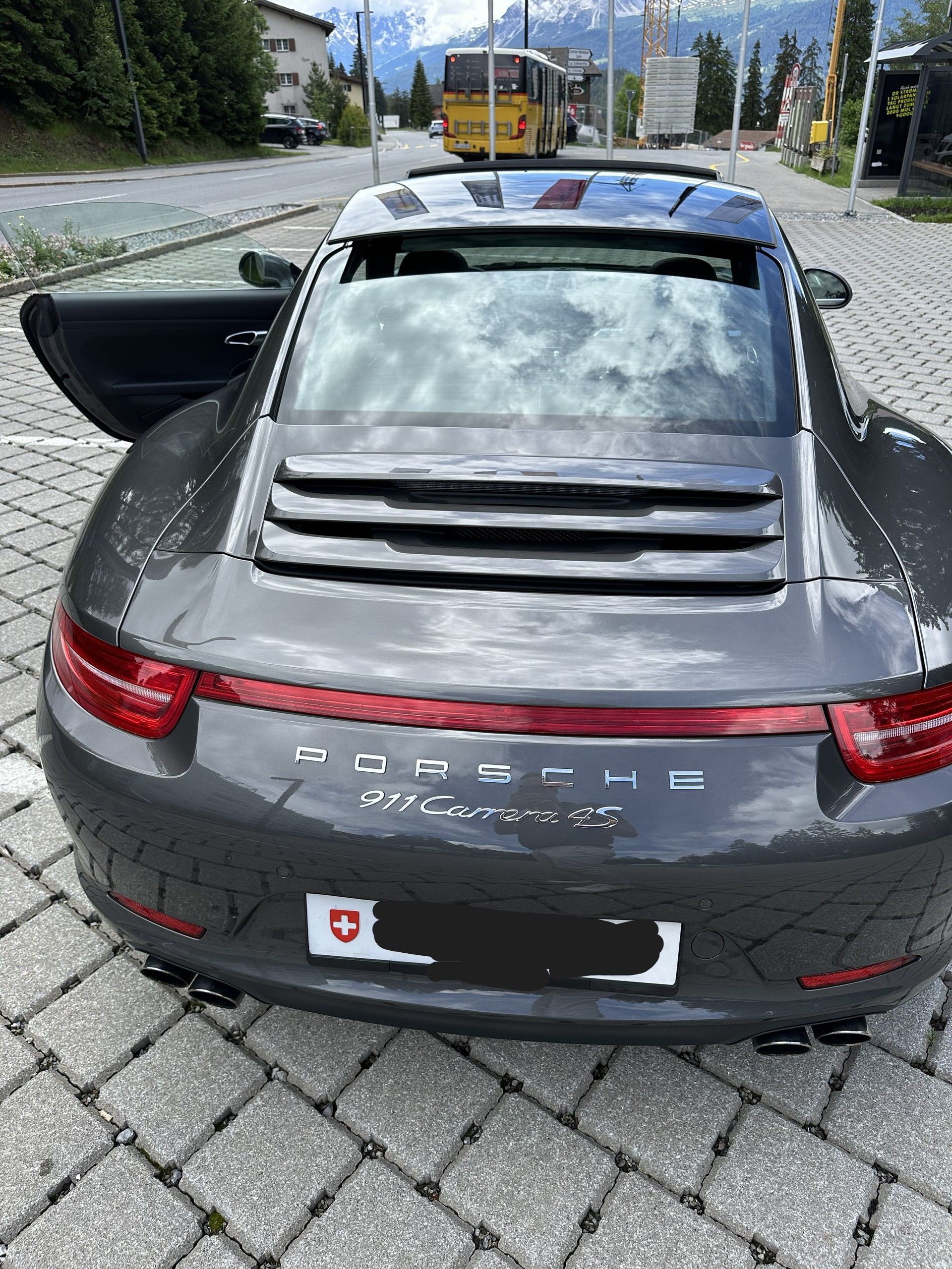 PORSCHE 911 Carrera 4S-image-3