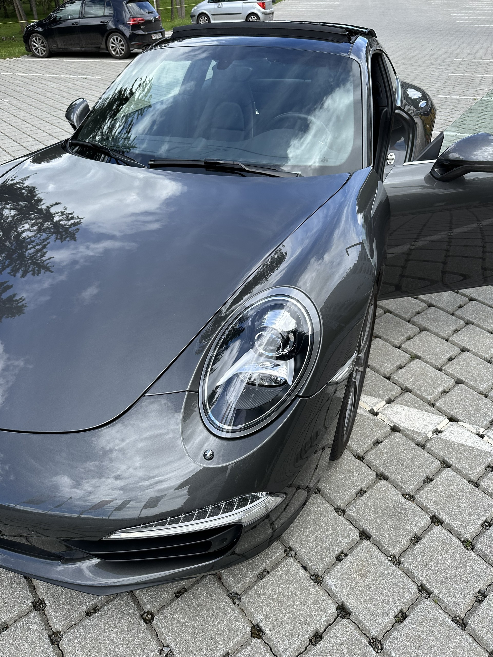 PORSCHE 911 Carrera 4S-image-2