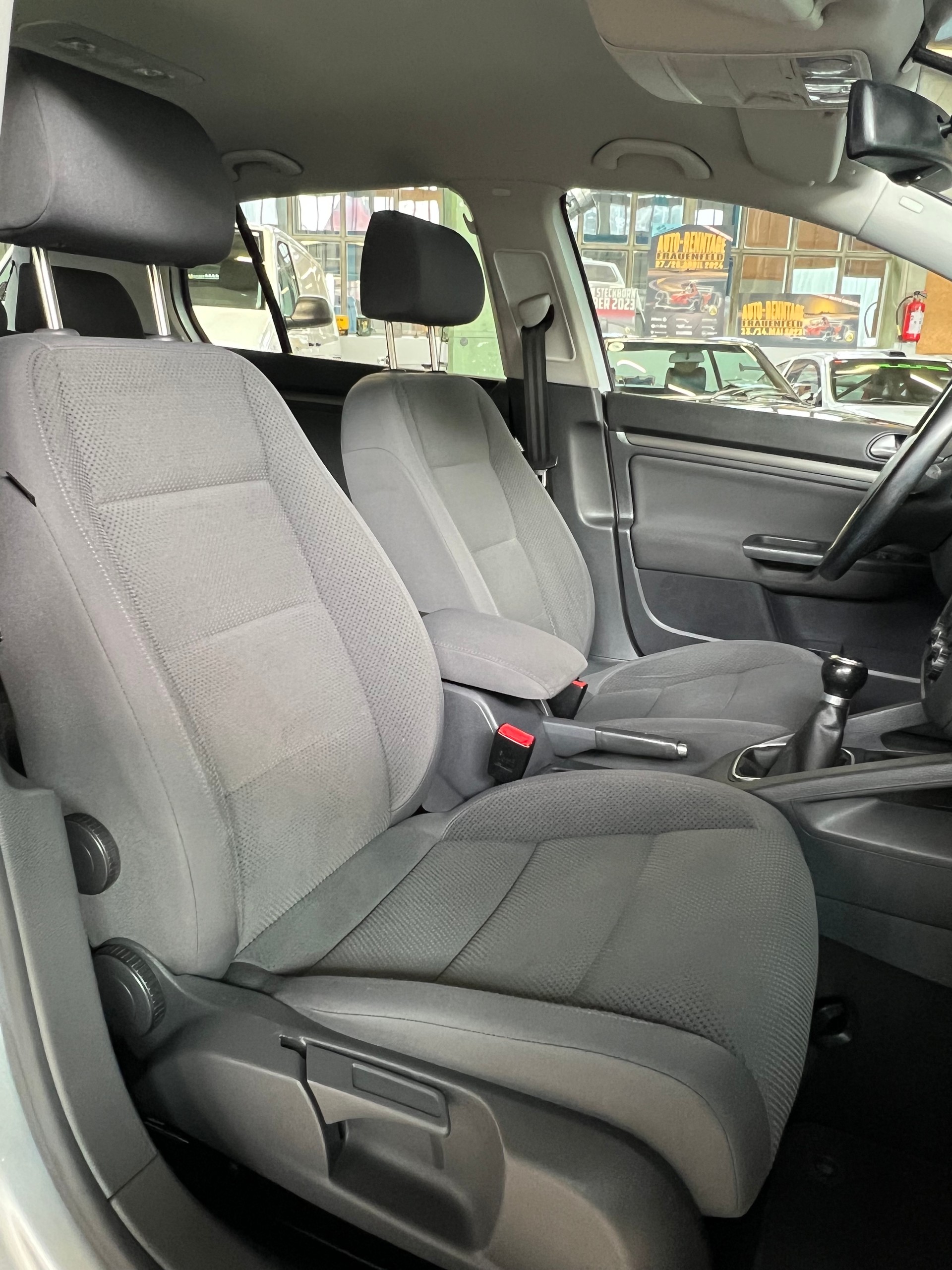 VW Golf 2.0 FSI Comfortline 4Motion-image-7