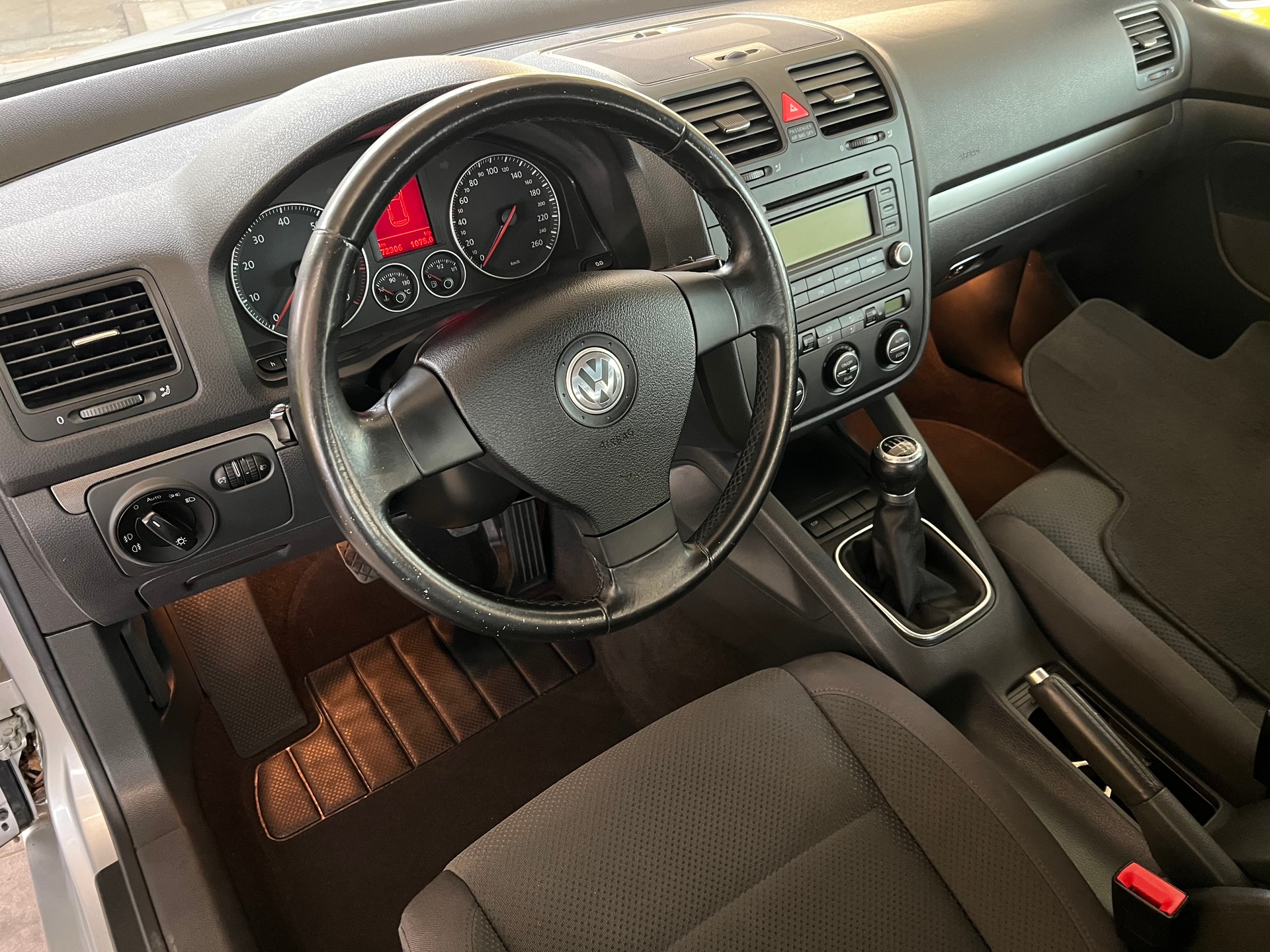 VW Golf 2.0 FSI Comfortline 4Motion-image-5