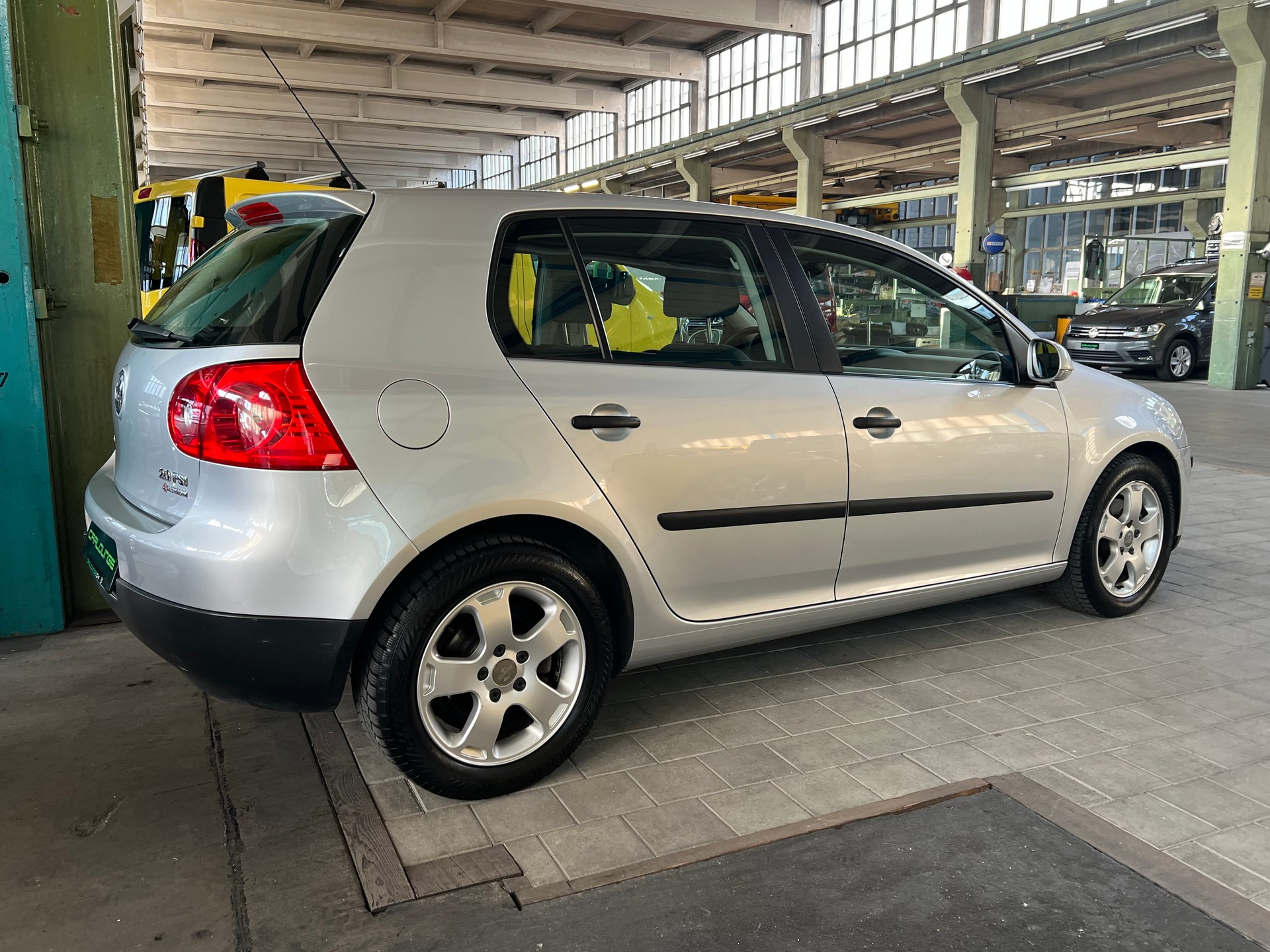 VW Golf 2.0 FSI Comfortline 4Motion-image-16