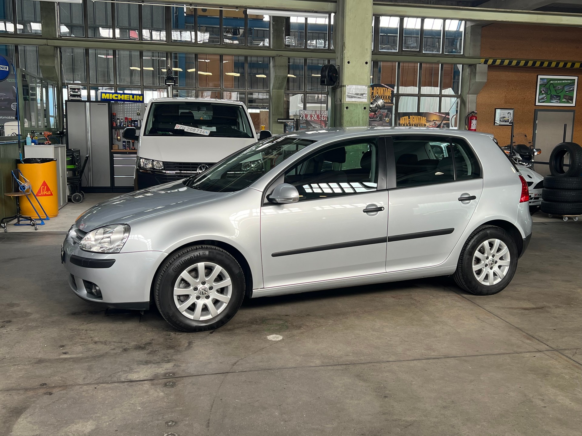 VW Golf 2.0 FSI Comfortline 4Motion-image-12