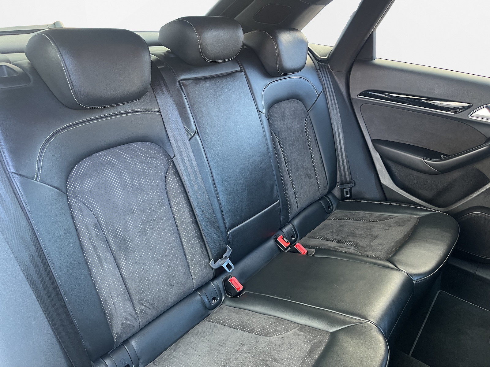 AUDI Q3 2.0 TFSI Sport quattro S-Tr.-image-11