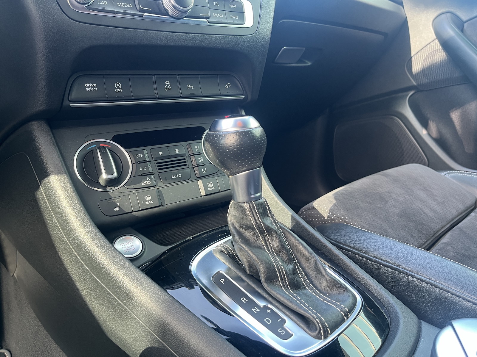 AUDI Q3 2.0 TFSI Sport quattro S-Tr.-image-15