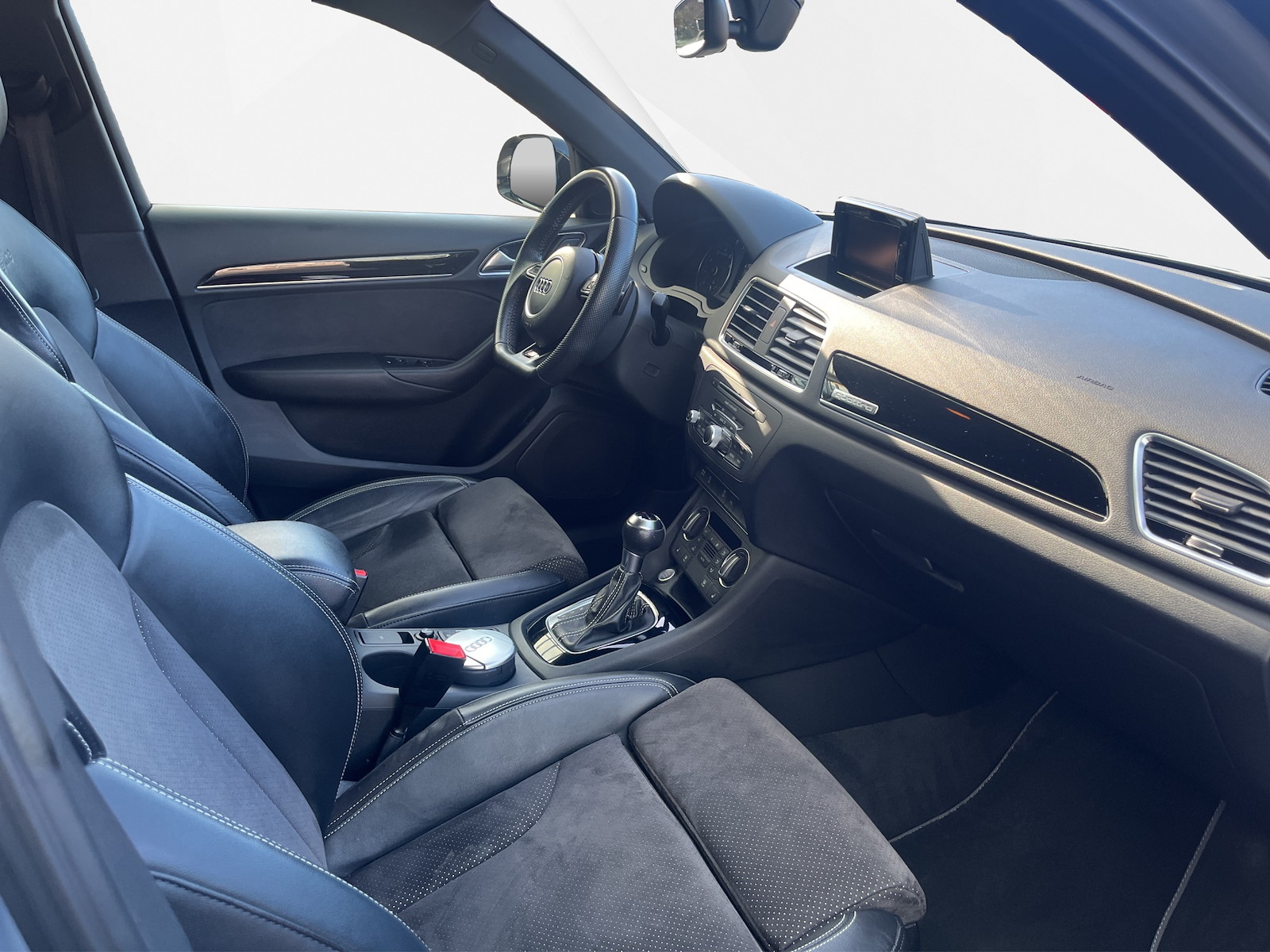 AUDI Q3 2.0 TFSI Sport quattro S-Tr.-image-10