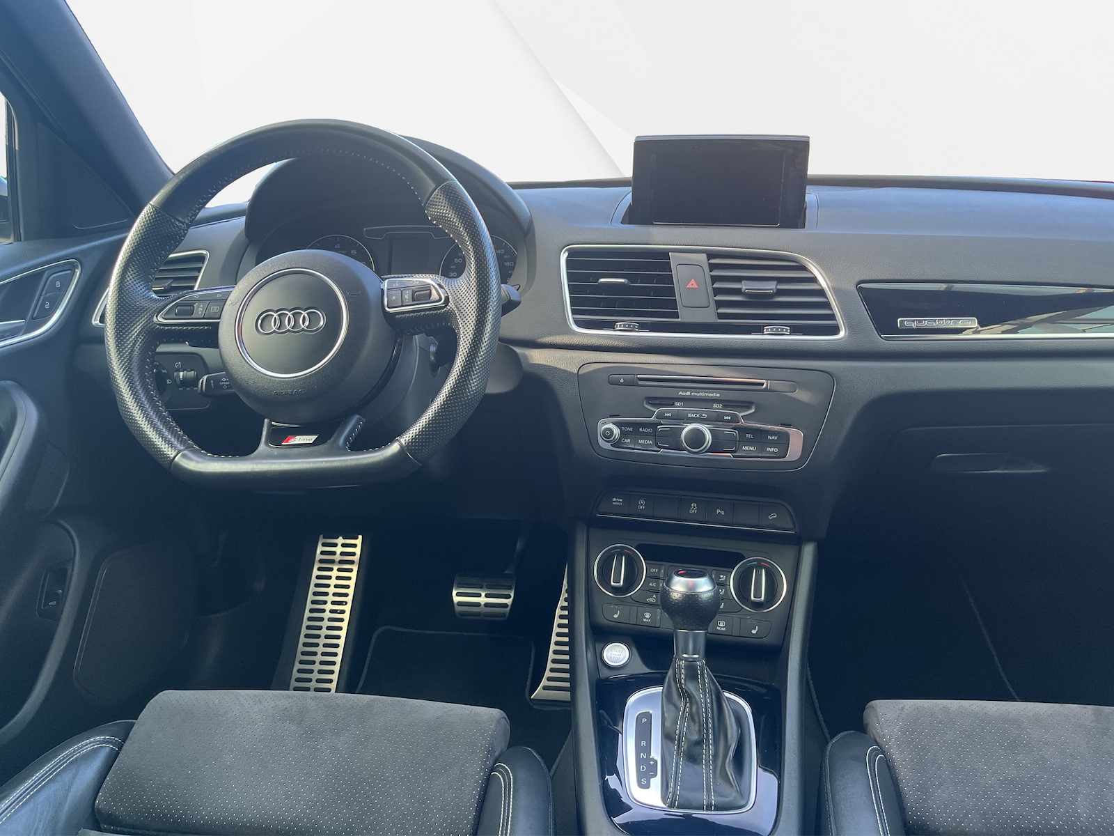 AUDI Q3 2.0 TFSI Sport quattro S-Tr.-image-12