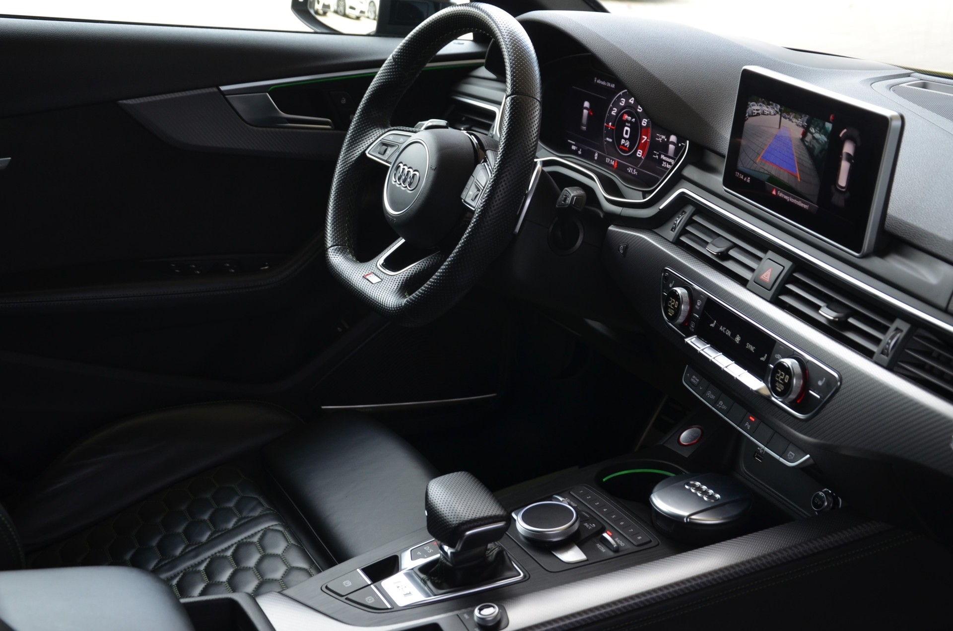 AUDI RS4 Avant 2.9 TFSI quattro tiptronic*Ab MFK,1 Jahr oder 20'000km Garantie*-image-17