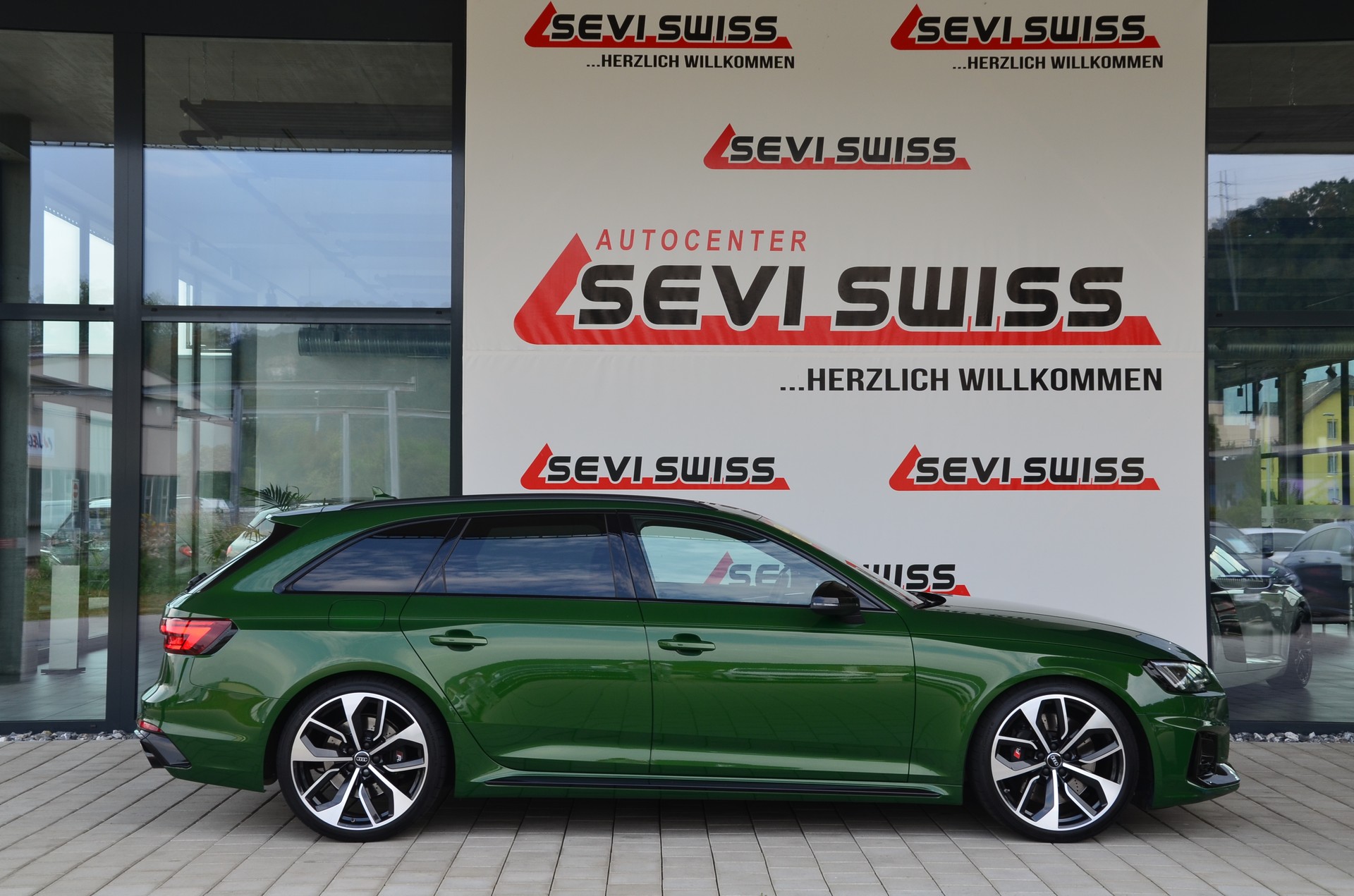 AUDI RS4 Avant 2.9 TFSI quattro tiptronic*Ab MFK,1 Jahr oder 20'000km Garantie*-image-3