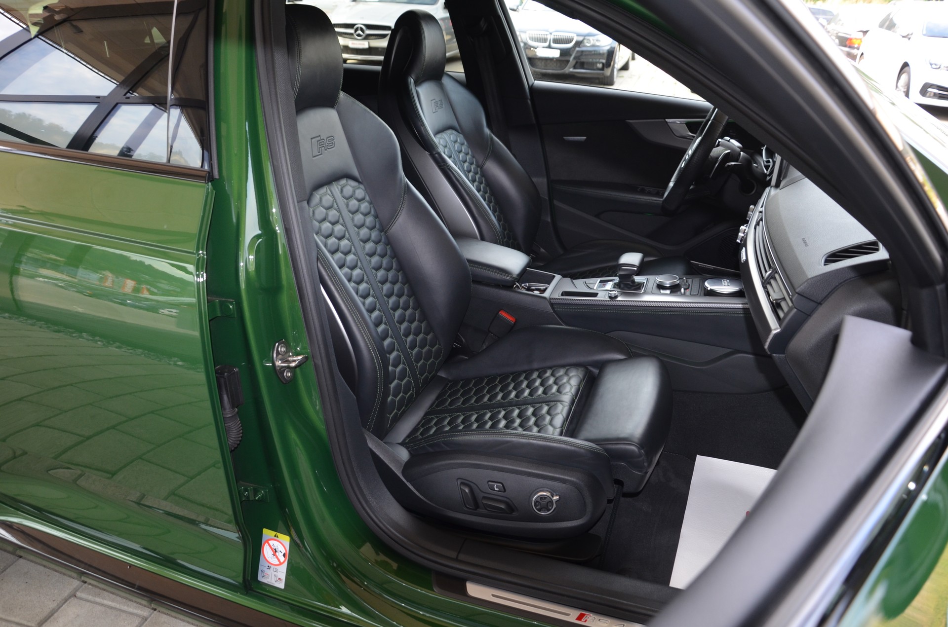 AUDI RS4 Avant 2.9 TFSI quattro tiptronic*Ab MFK,1 Jahr oder 20'000km Garantie*-image-16