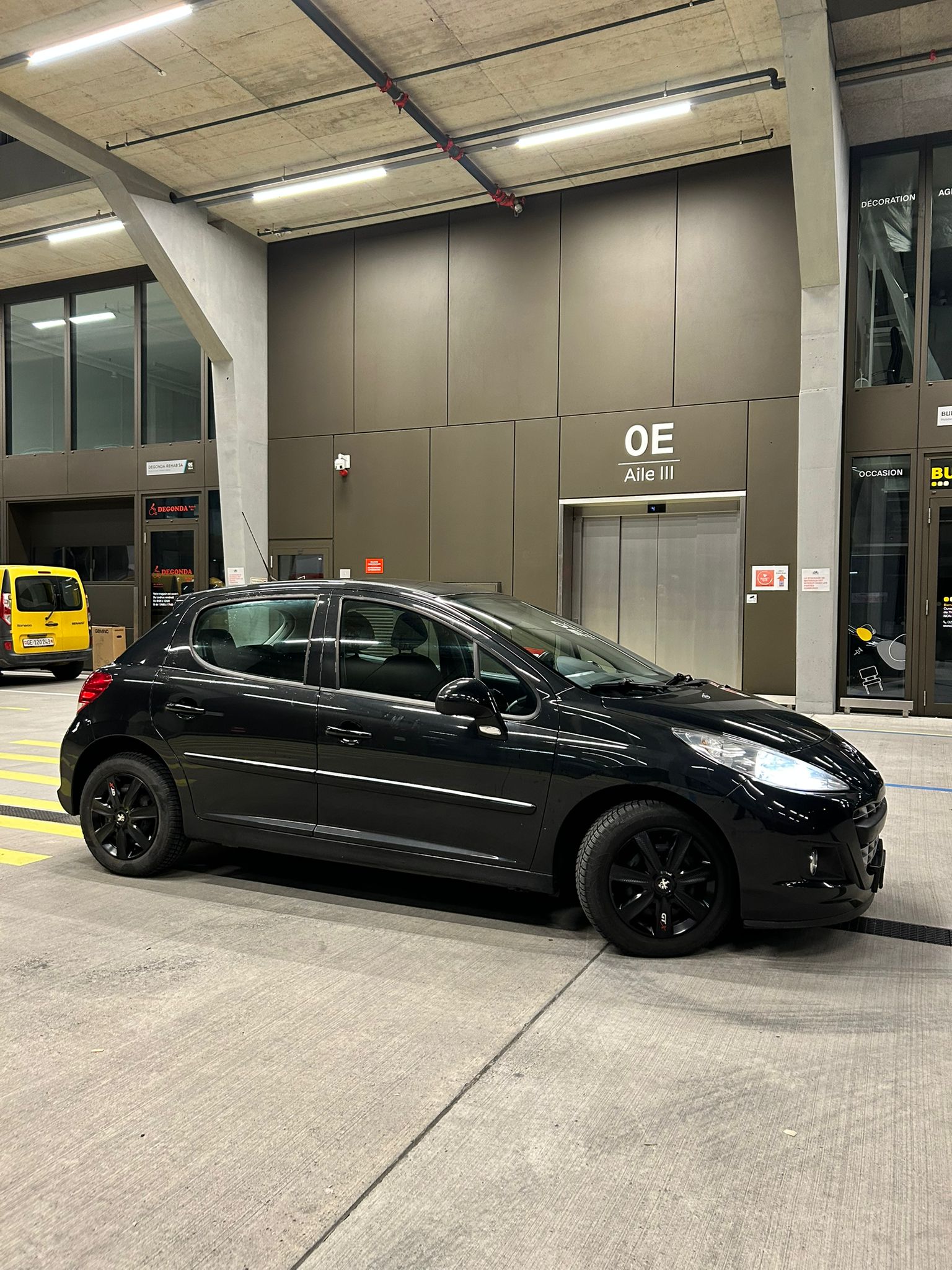 PEUGEOT 207 1.4 16V Swiss Edition-image-2