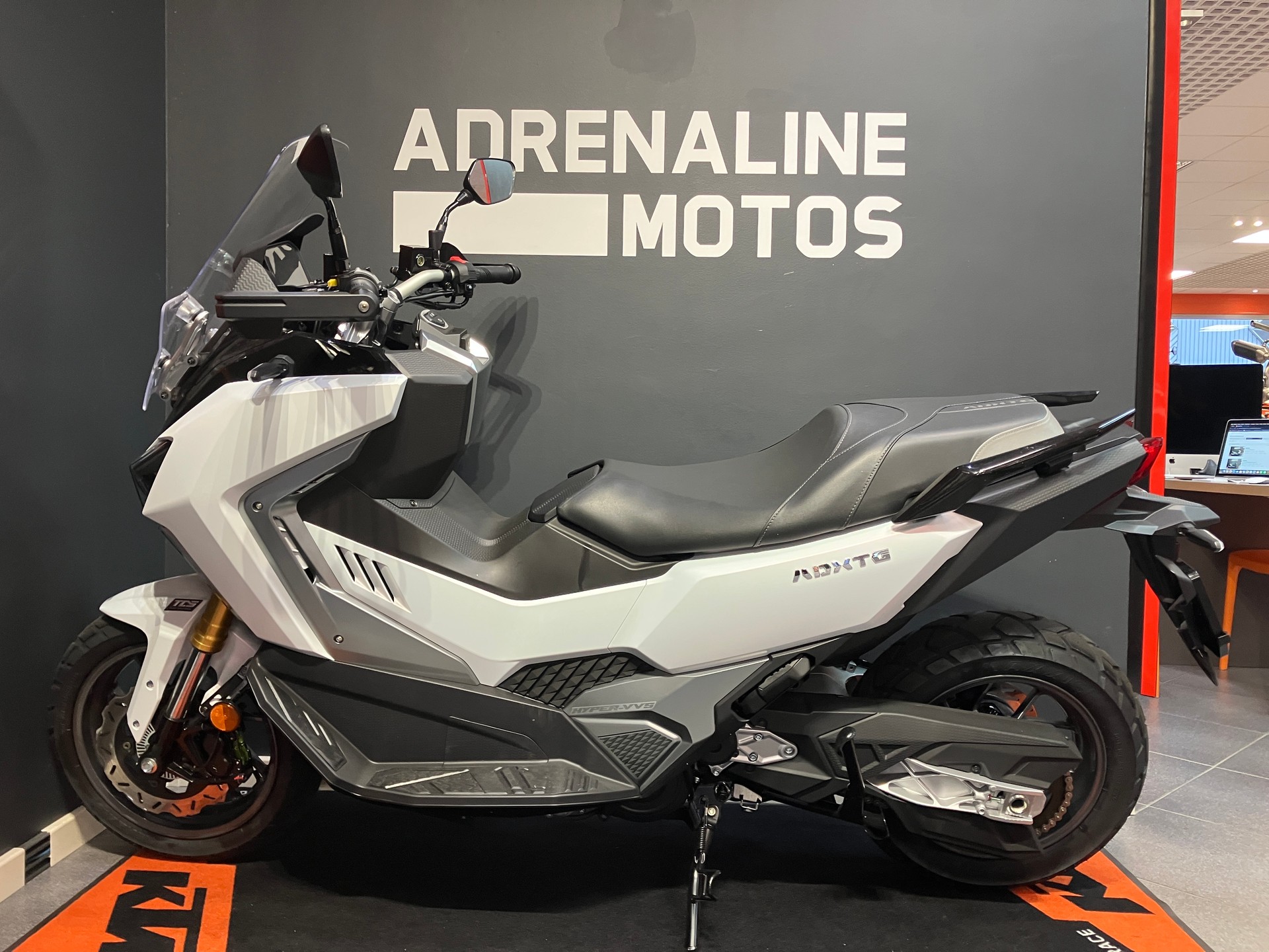 SYM ADXTG 400-showroom-element-3