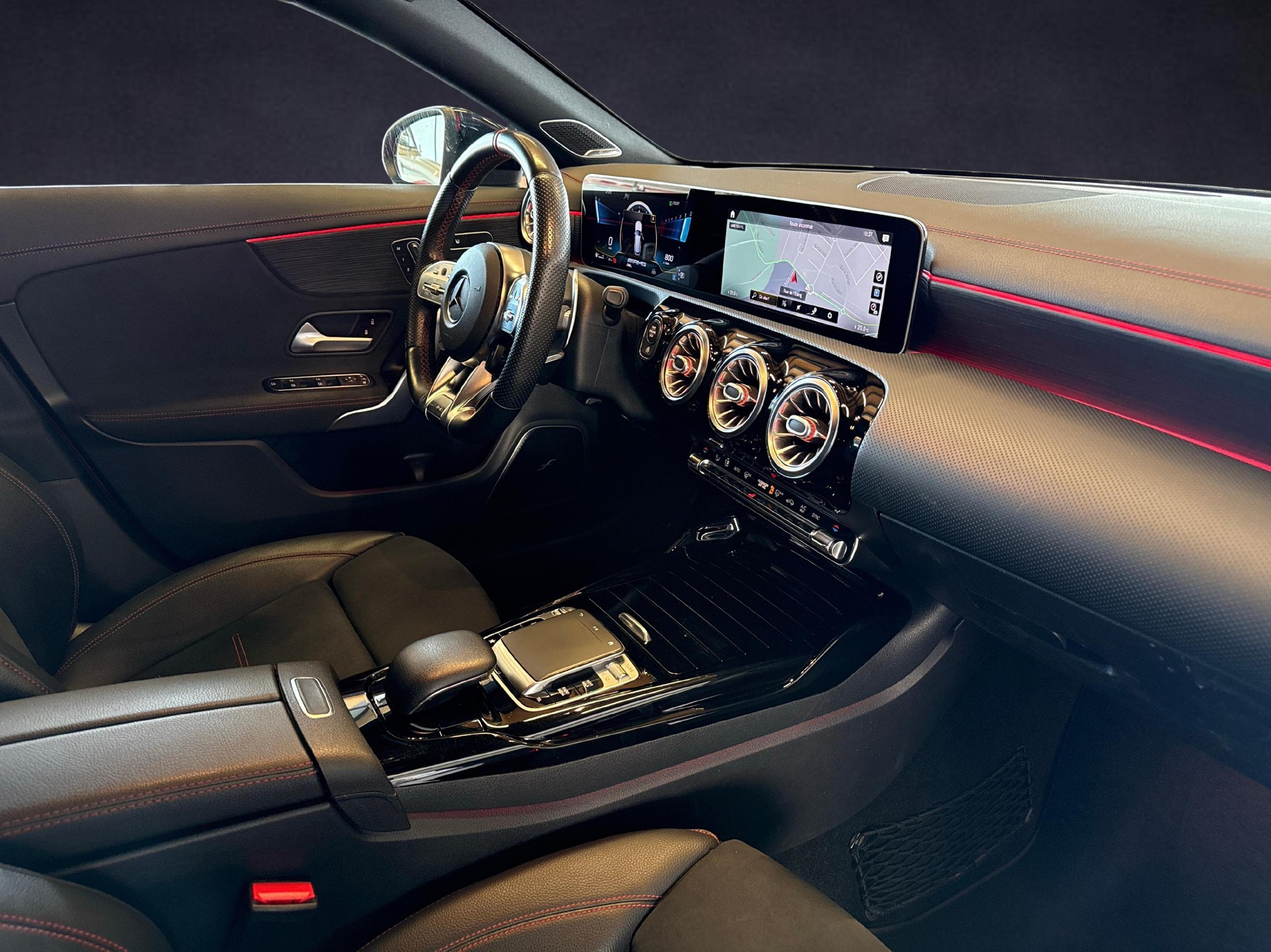 MERCEDES-BENZ CLA 35 AMG 4matic Shooting Brake-image-16