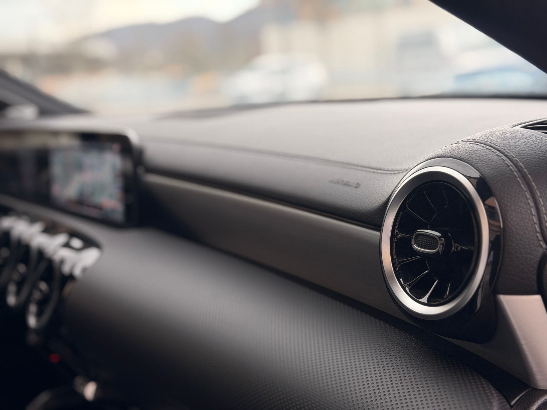MERCEDES-BENZ A 35 AMG 4Matic Speedshift-image-27