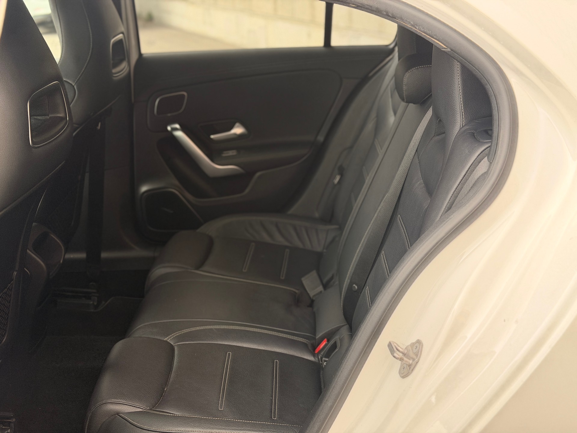 MERCEDES-BENZ A 35 AMG 4Matic Speedshift-image-17