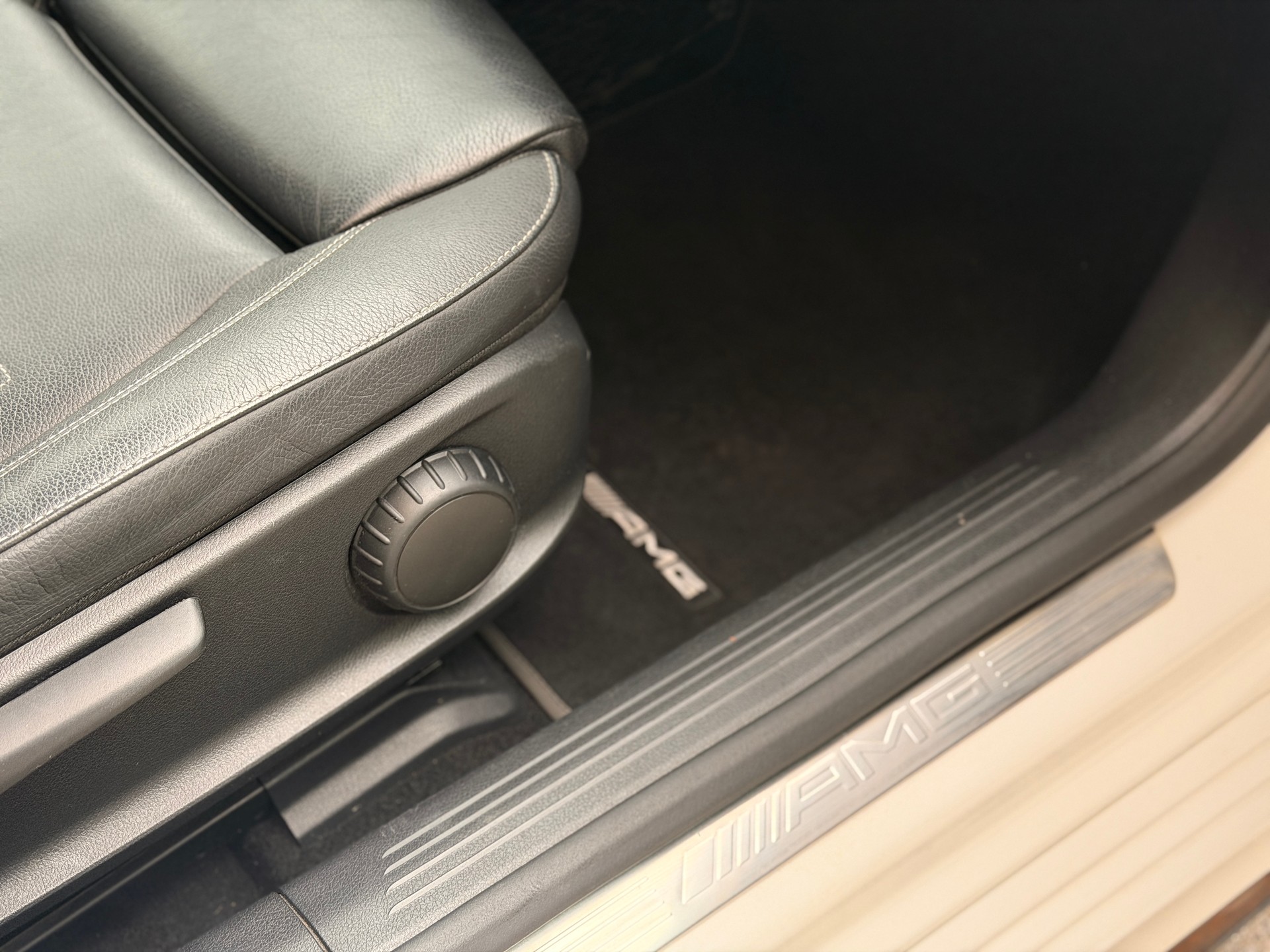 MERCEDES-BENZ A 35 AMG 4Matic Speedshift-image-25