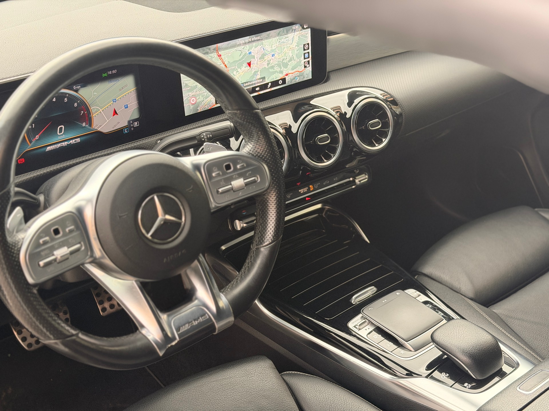 MERCEDES-BENZ A 35 AMG 4Matic Speedshift-image-12