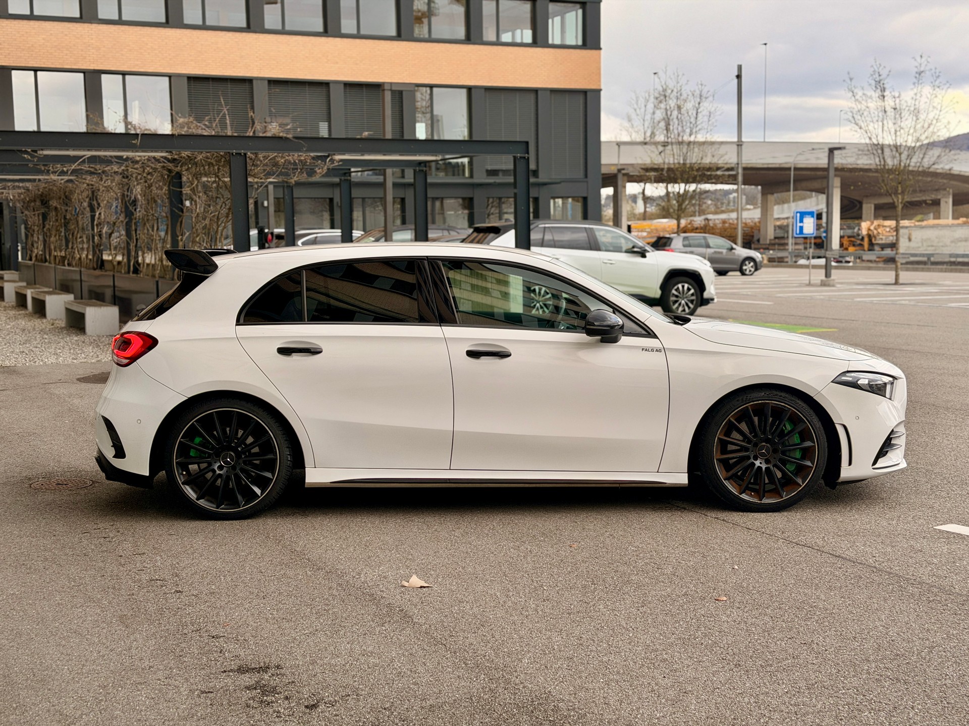 MERCEDES-BENZ A 35 AMG 4Matic Speedshift-image-2