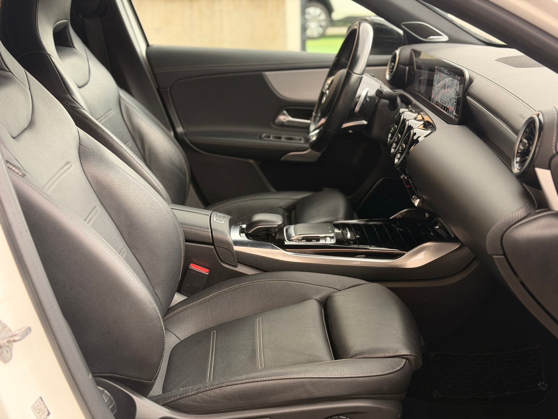 MERCEDES-BENZ A 35 AMG 4Matic Speedshift-image-23
