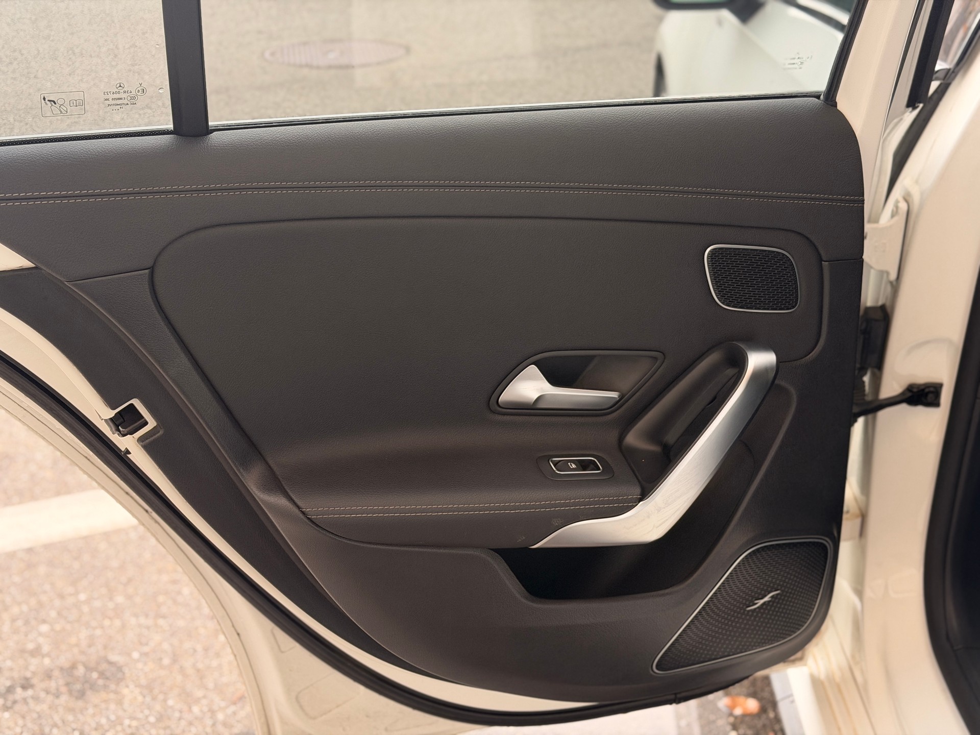 MERCEDES-BENZ A 35 AMG 4Matic Speedshift-image-19