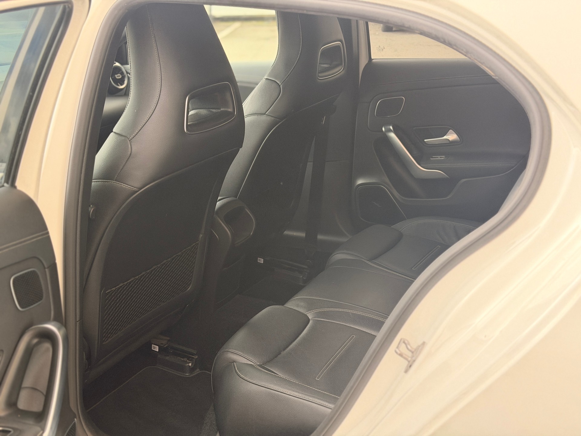 MERCEDES-BENZ A 35 AMG 4Matic Speedshift-image-18