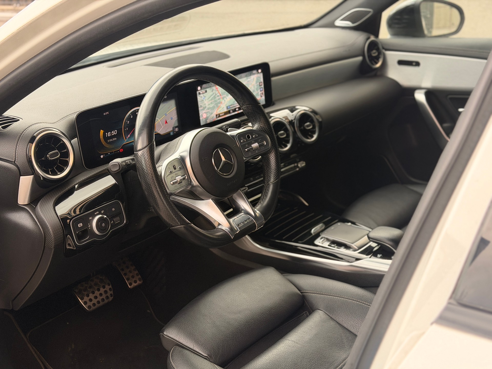 MERCEDES-BENZ A 35 AMG 4Matic Speedshift-image-13