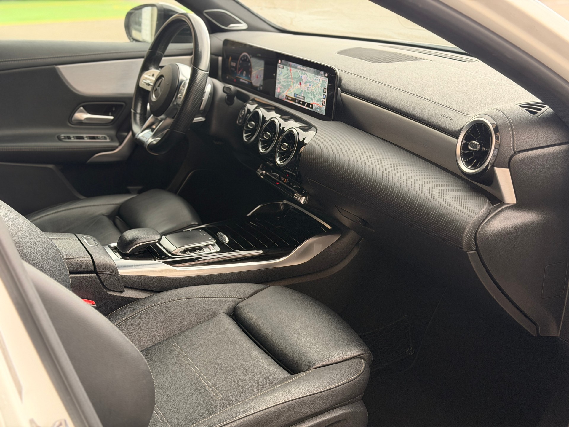 MERCEDES-BENZ A 35 AMG 4Matic Speedshift-image-22