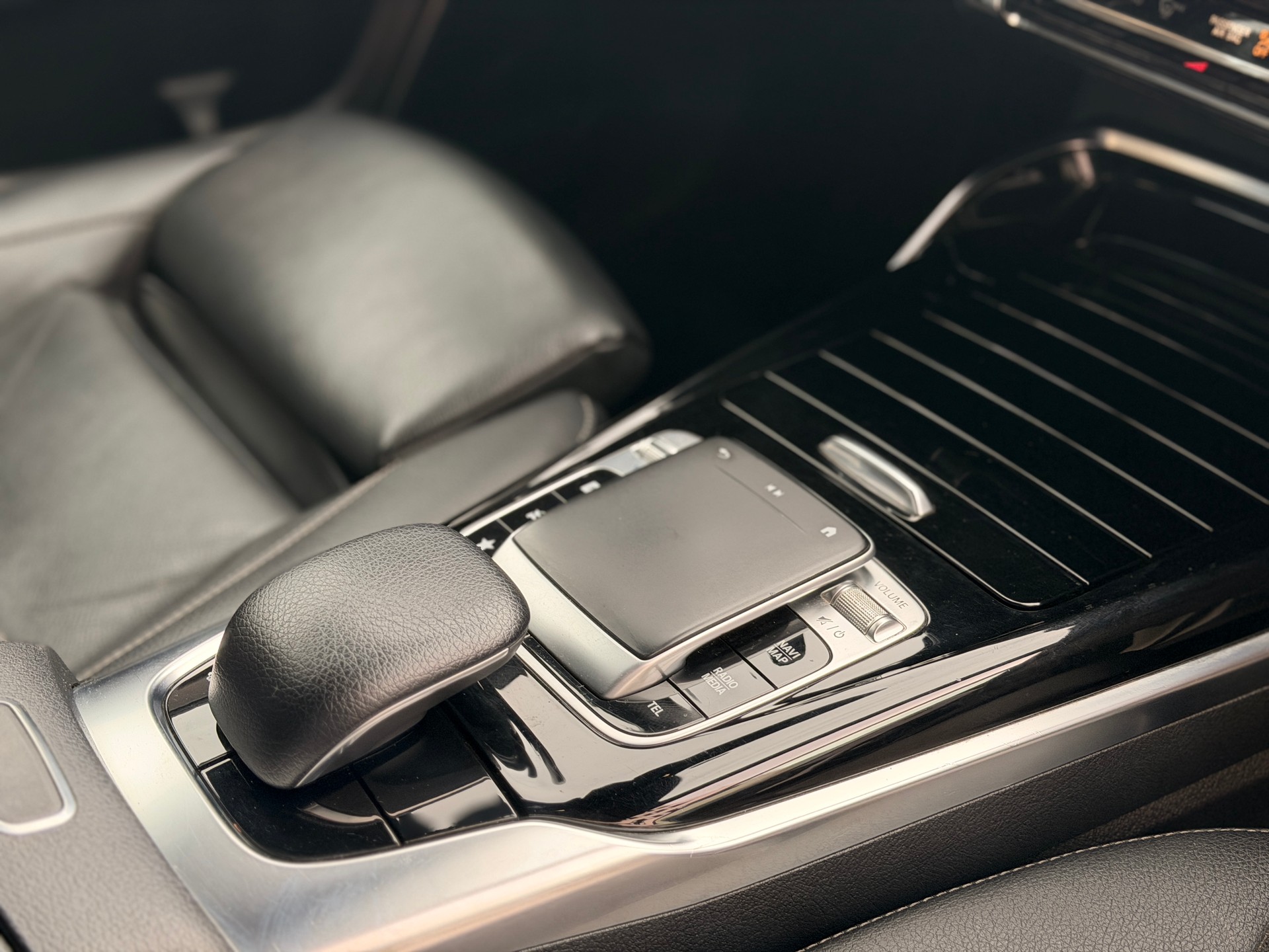 MERCEDES-BENZ A 35 AMG 4Matic Speedshift-image-28