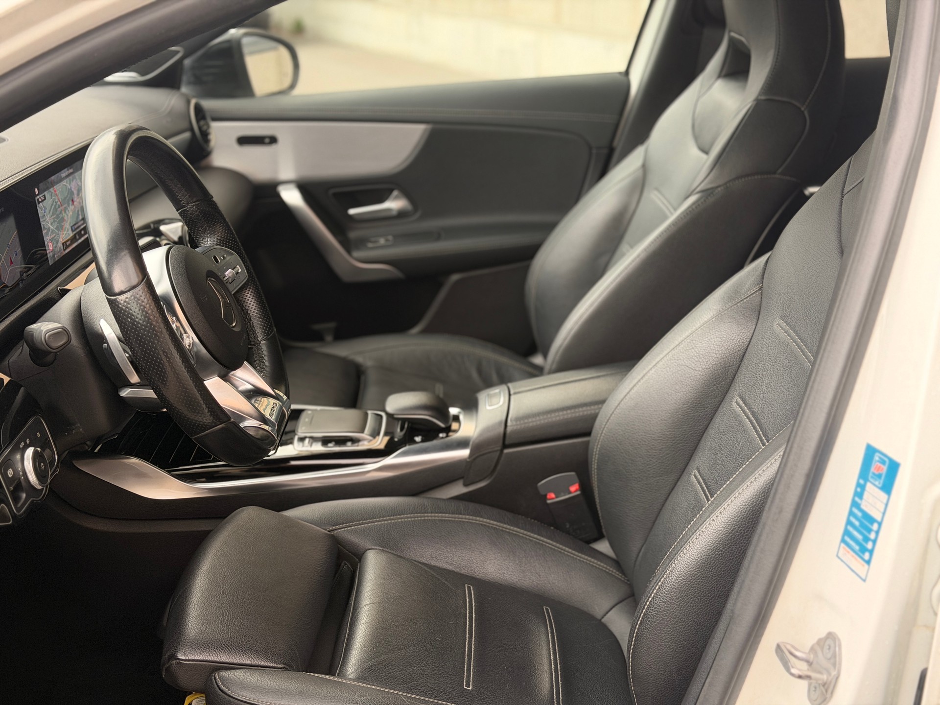 MERCEDES-BENZ A 35 AMG 4Matic Speedshift-image-15