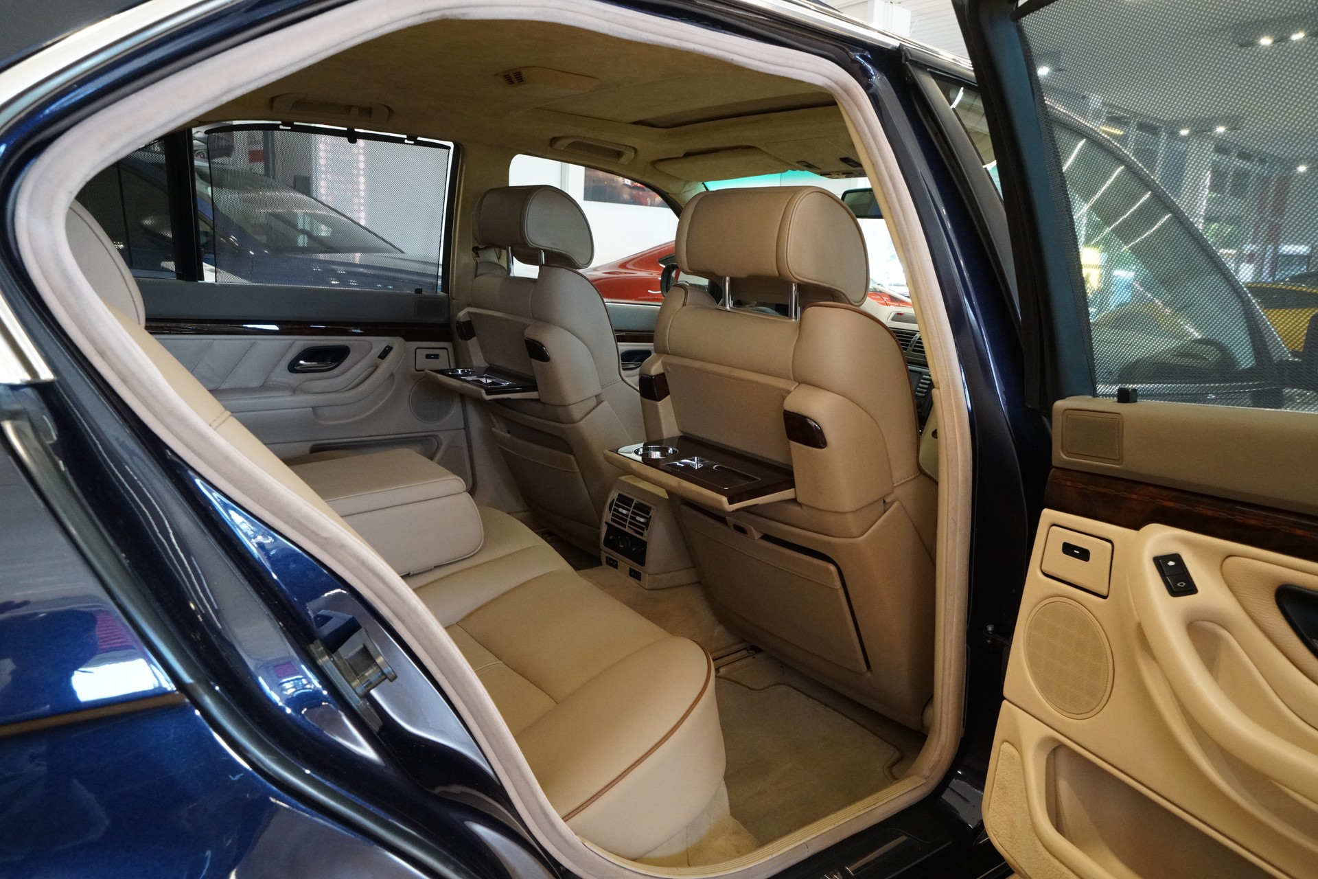 BMW 740i-image-15