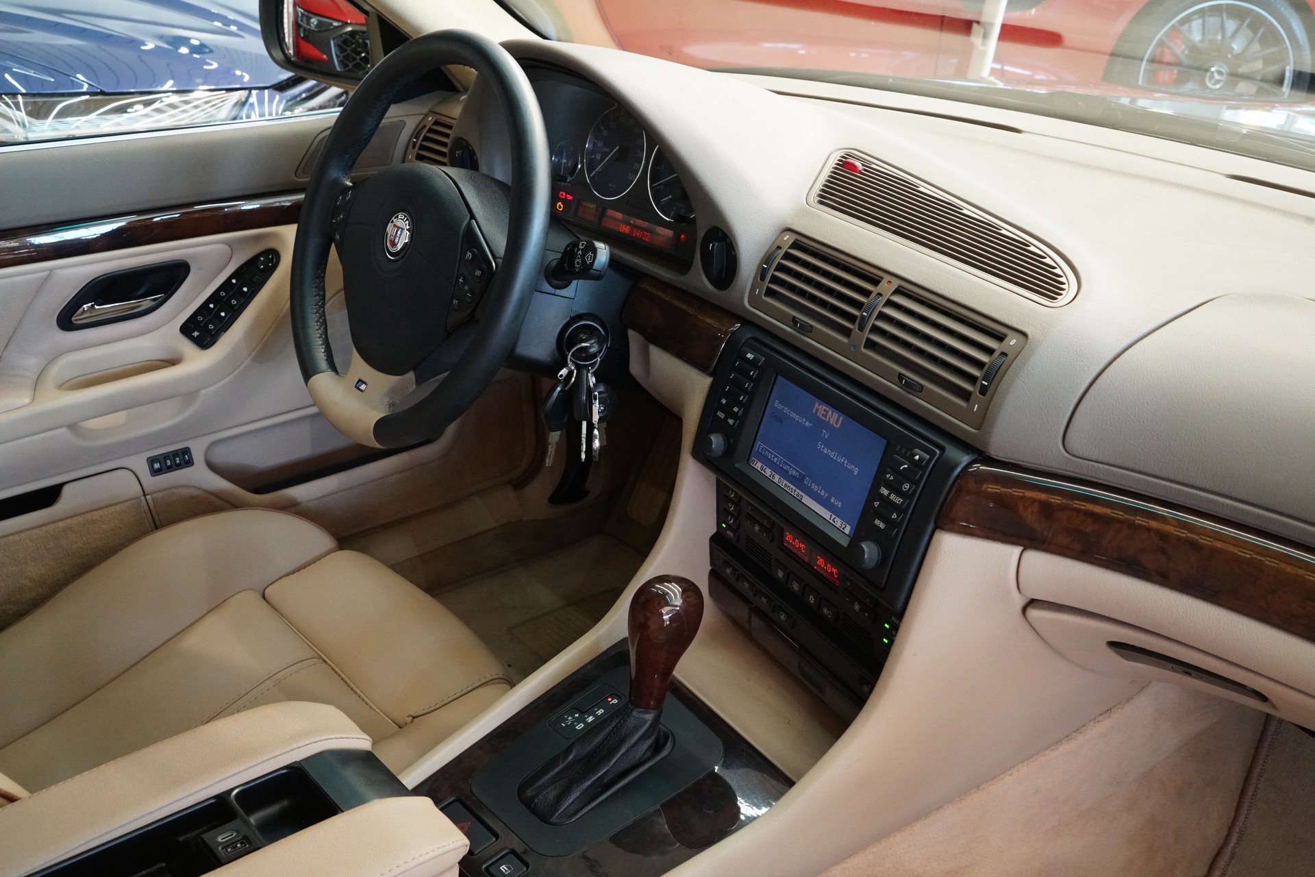 BMW 740i-image-18