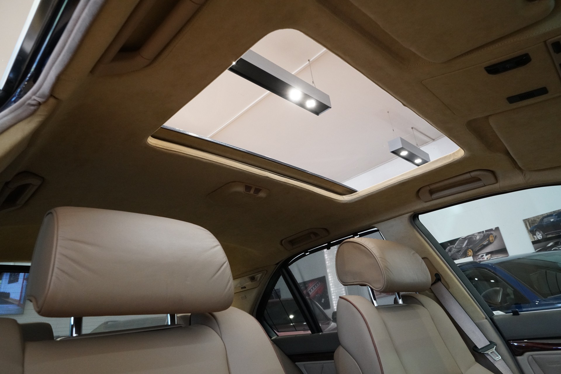 BMW 740i-image-14