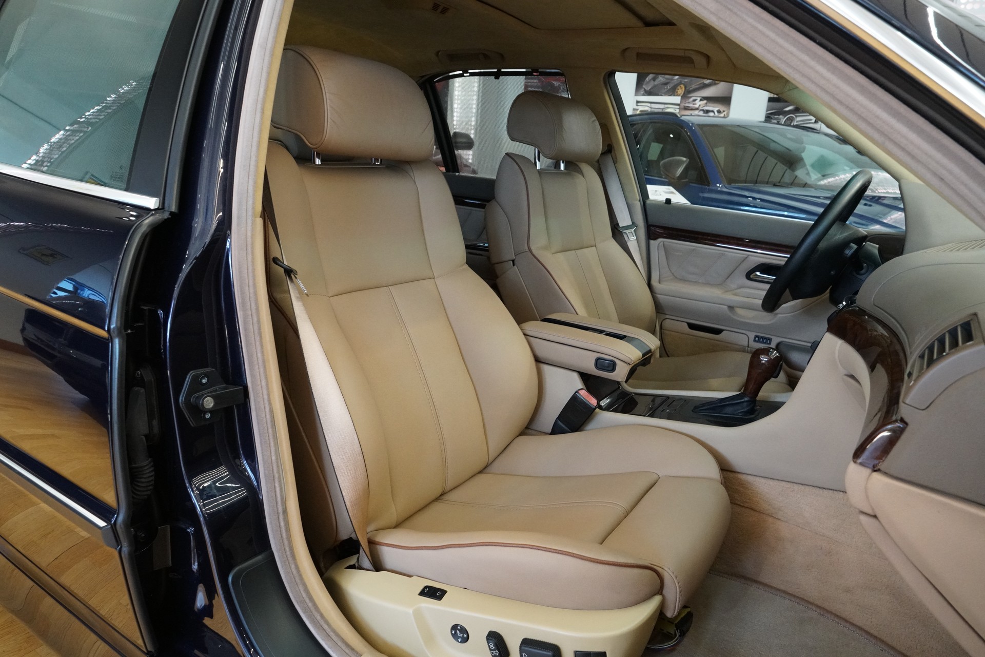 BMW 740i-image-19