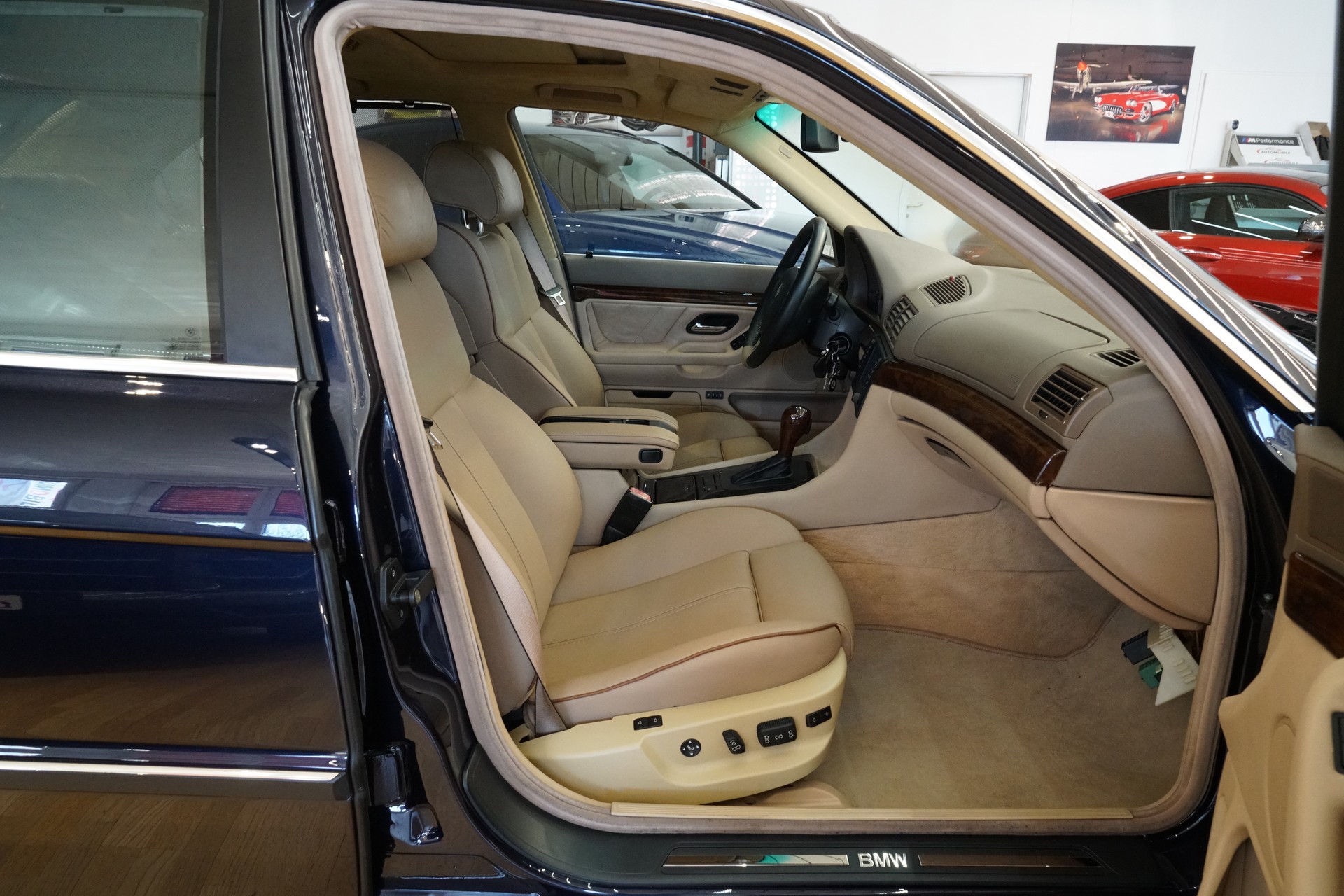 BMW 740i-image-20