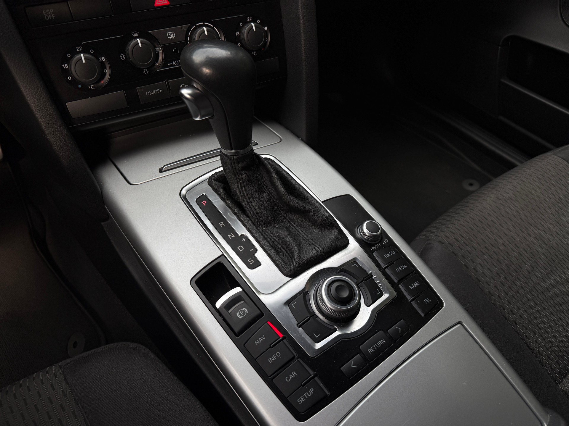 AUDI A6 Avant 2.0 TDIe multitronic-image-16