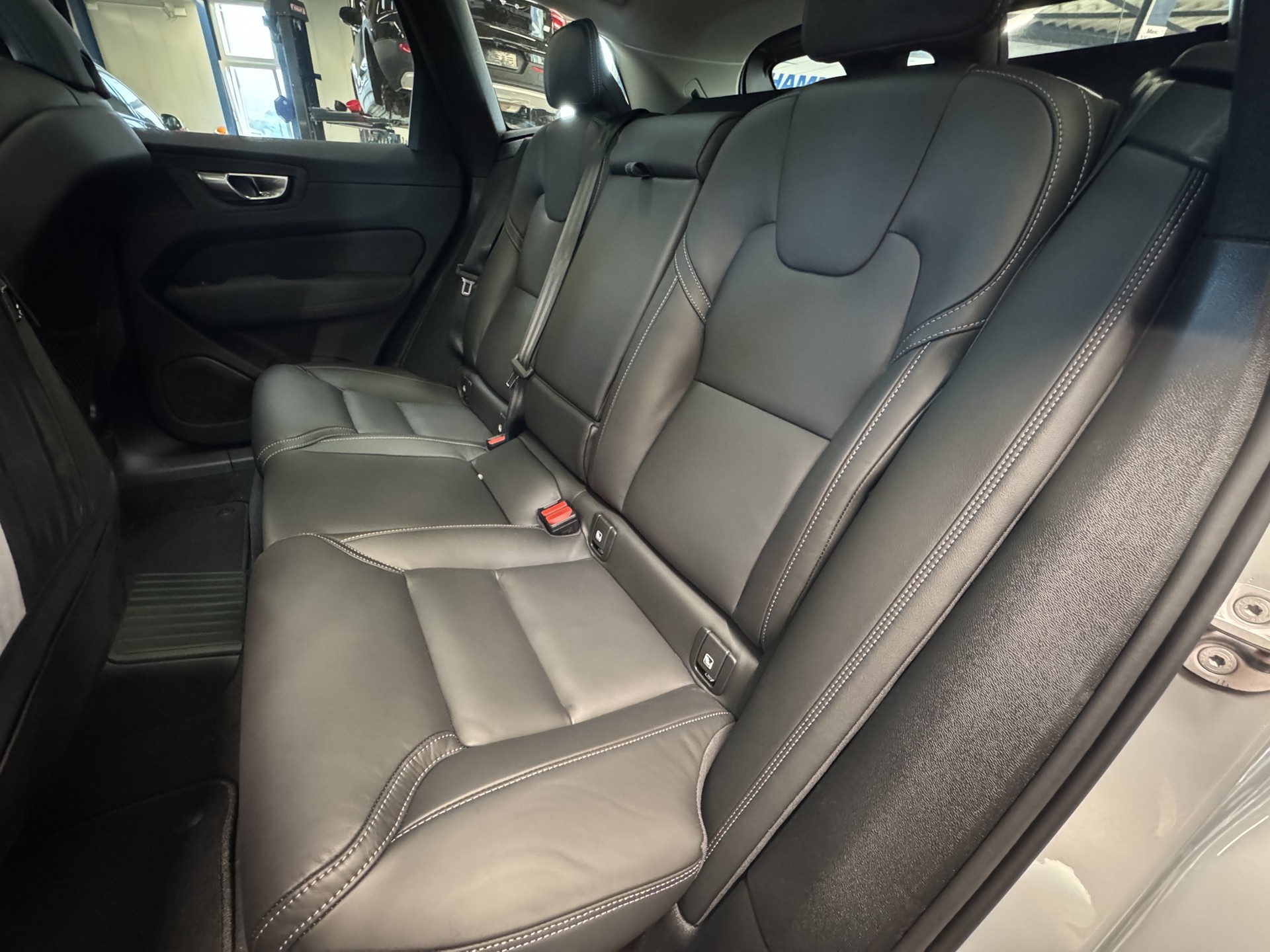 VOLVO XC60 2.0 T8 TE Ultra Dark eAWD-image-13
