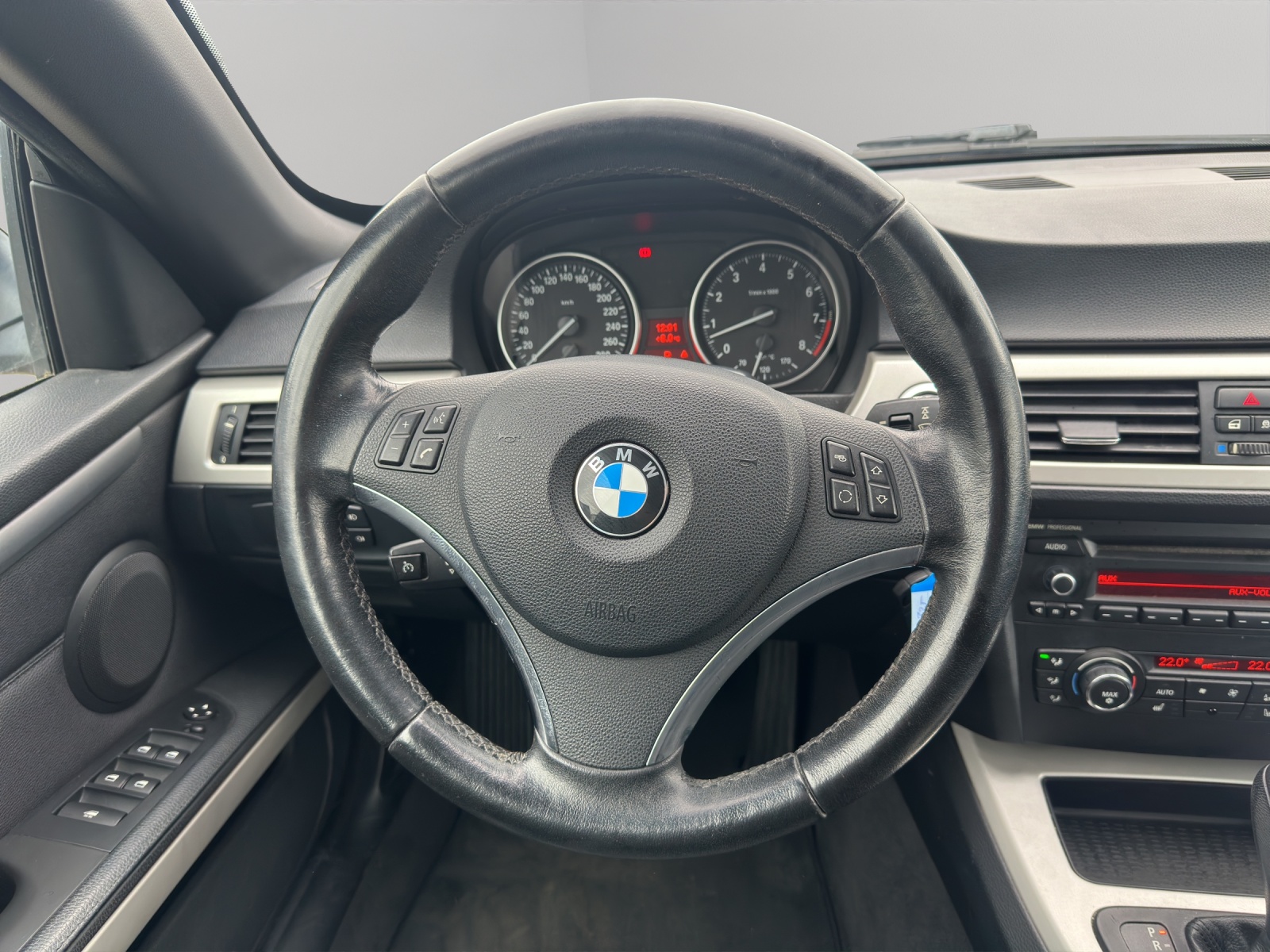 BMW 325i Cabriolet Steptronic-image-17
